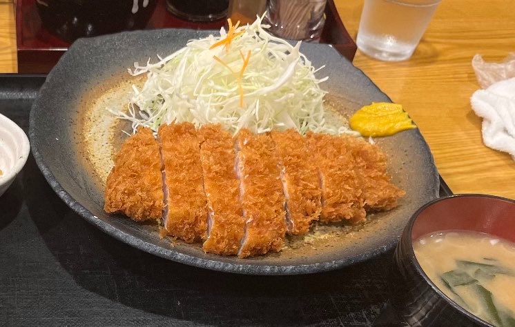 mo_sa_ku's tweet photo. 奥さんと娘は夕方から今月末でいなくなる実物大のロボを見に行き、私はひとりでタンパク質をとりました。

＃ユニコーン https://t.co/M2wjDGNqGQ