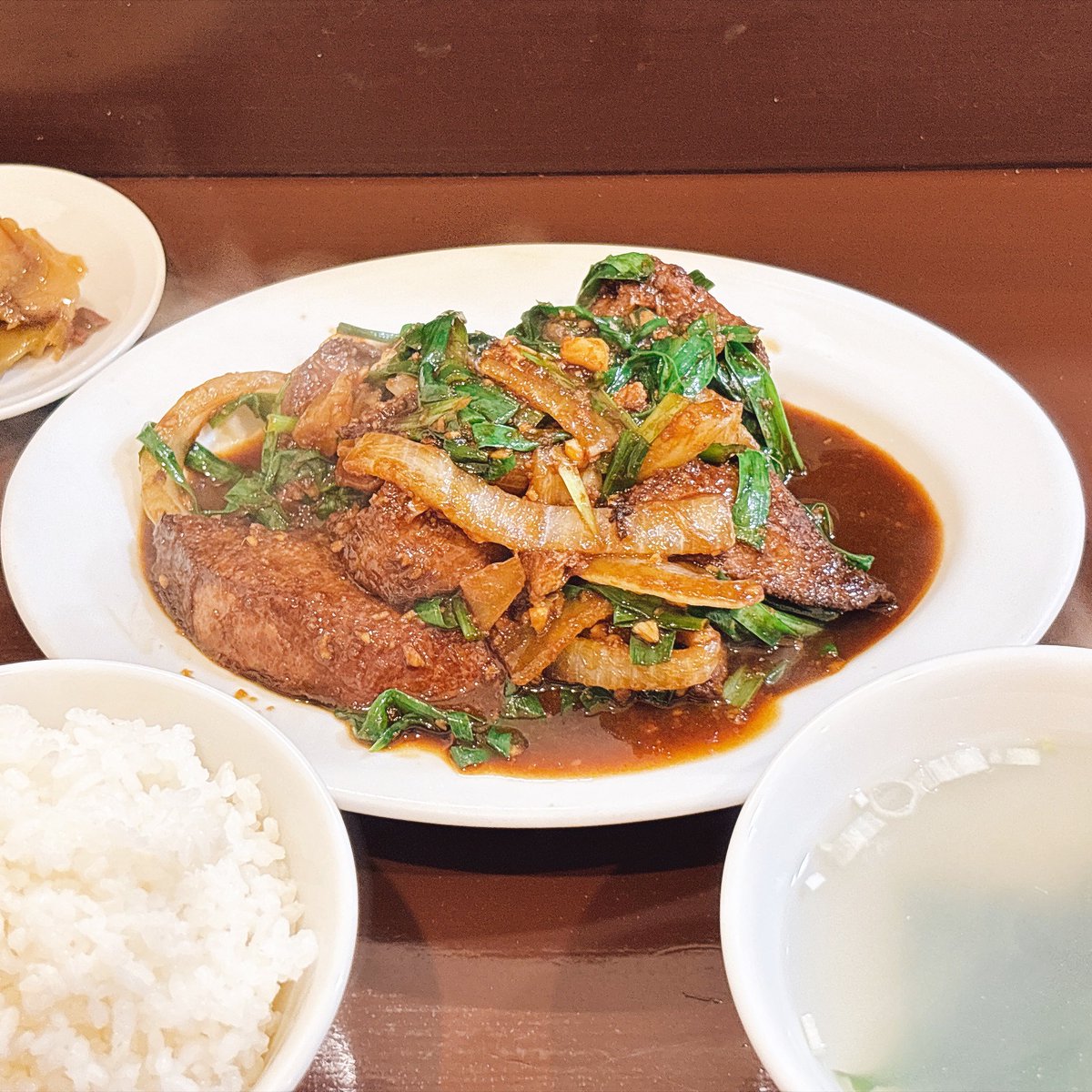 Naitou_Anger's tweet photo. 白飯泥棒をコンセプトにした町中華こと、
昌福軒がやばい。
容赦無い濃さのタレとニンニクで味付けされたどデカいレバーが美味すぎる。
初日はレバニラ、2日目は豚バラとレバーがミックスされた肉レバミックスを食べてきた。
未食のホルモン炒めも気になるので、また通います。
マジ秒で米無くなる https://t.co/N6Bjny1PA2