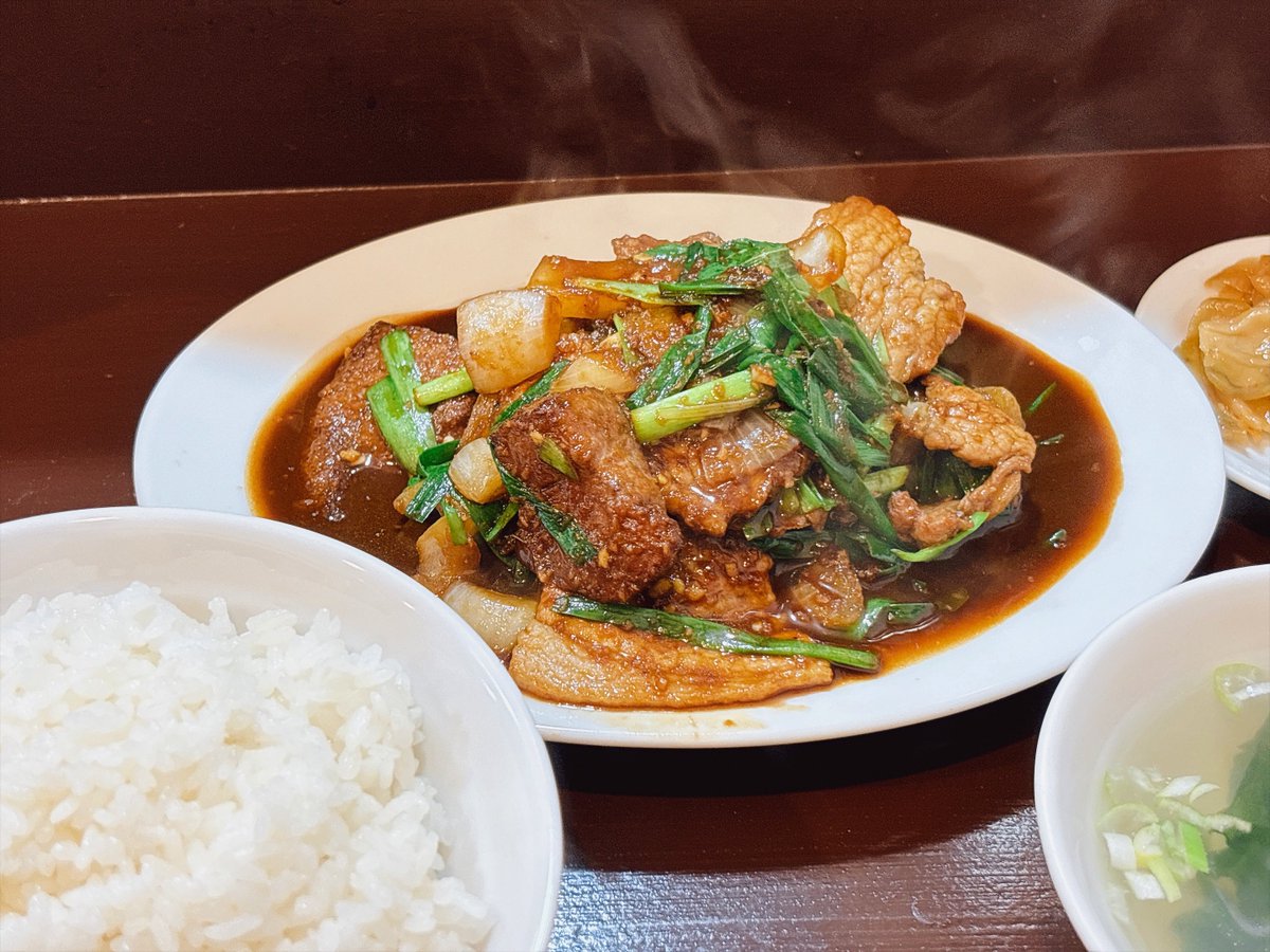 Naitou_Anger's tweet photo. 白飯泥棒をコンセプトにした町中華こと、
昌福軒がやばい。
容赦無い濃さのタレとニンニクで味付けされたどデカいレバーが美味すぎる。
初日はレバニラ、2日目は豚バラとレバーがミックスされた肉レバミックスを食べてきた。
未食のホルモン炒めも気になるので、また通います。
マジ秒で米無くなる https://t.co/N6Bjny1PA2