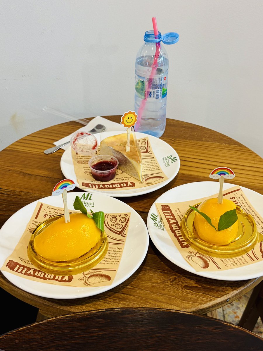 imamuu_001's tweet photo. 昨日は朝からマニアックタイ語チーム@m_note___ @Mizuki_in_BKK 爆誕✨ヤワラートとソンワートをウロウロ🇹🇭
うら若き女子とお喋りできただけで舞い上がるBBAでした☺️
途中、ラビットブランドのホーローがアウトレットセールされていて衝動買いしてしまったー https://t.co/iS18ssst1o
