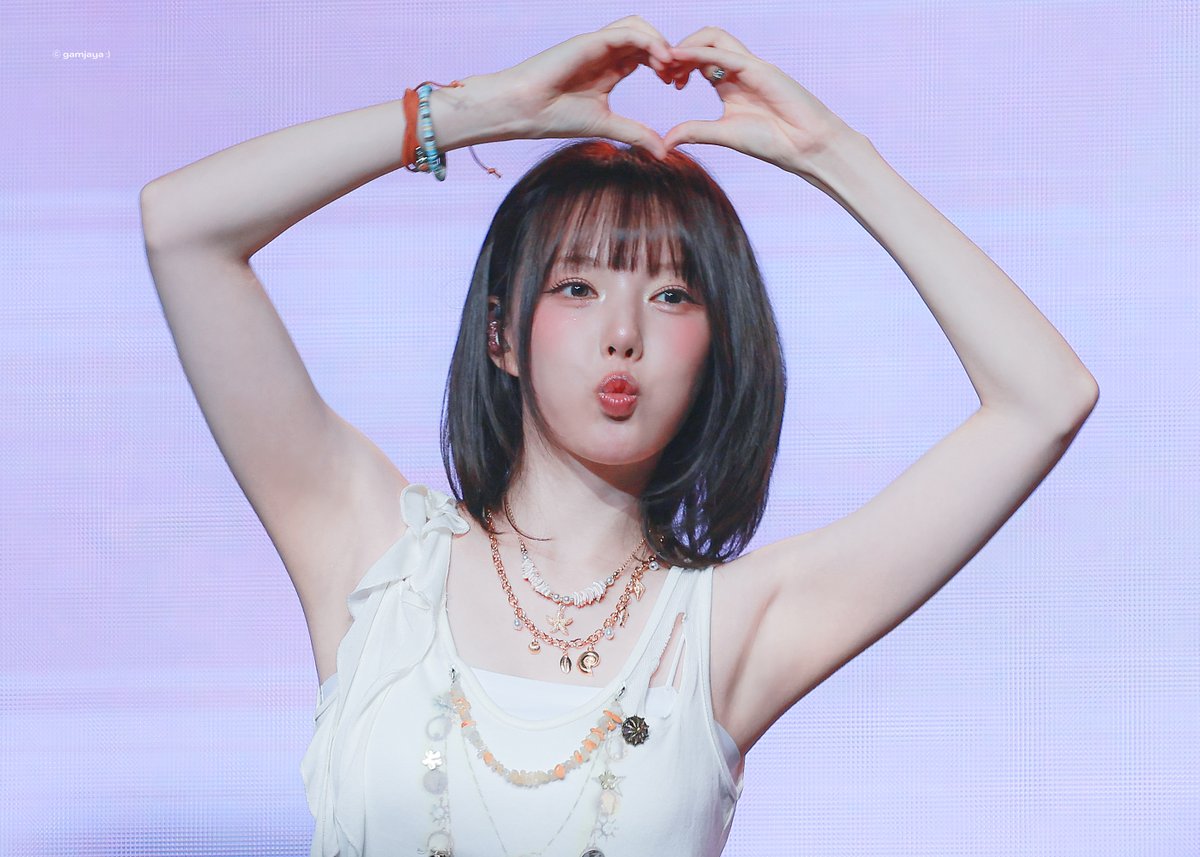 _gamjaya's tweet photo. 260816 #여름의_기적_예자매생일
인간비타민🍋
#HAPPY_YERIN_DAY #예린 #YERIN https://t.co/f2A92eyPNQ