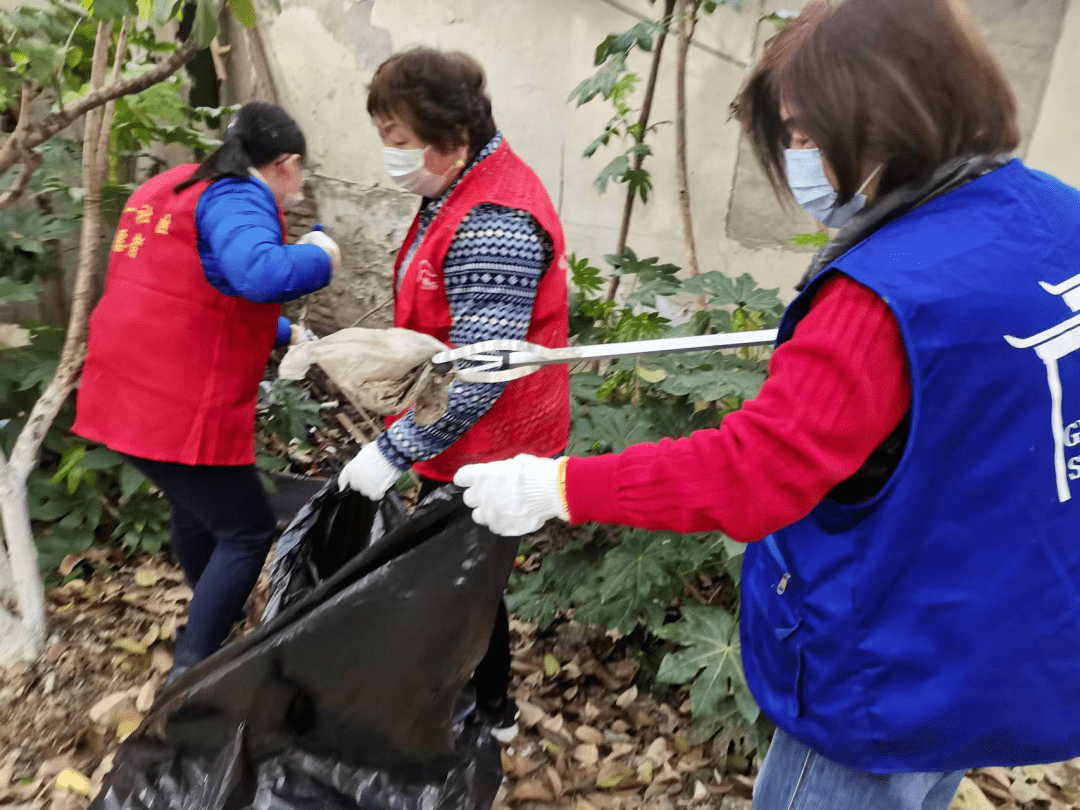 cleaskwspzdxt's tweet photo. Our neighborhood spring clean-up is this Sat 9AM at Central Park! Bring gloves u0026 water, all ages welcome—let’s spruce up our block together! https://t.co/12Ai3zyzFM