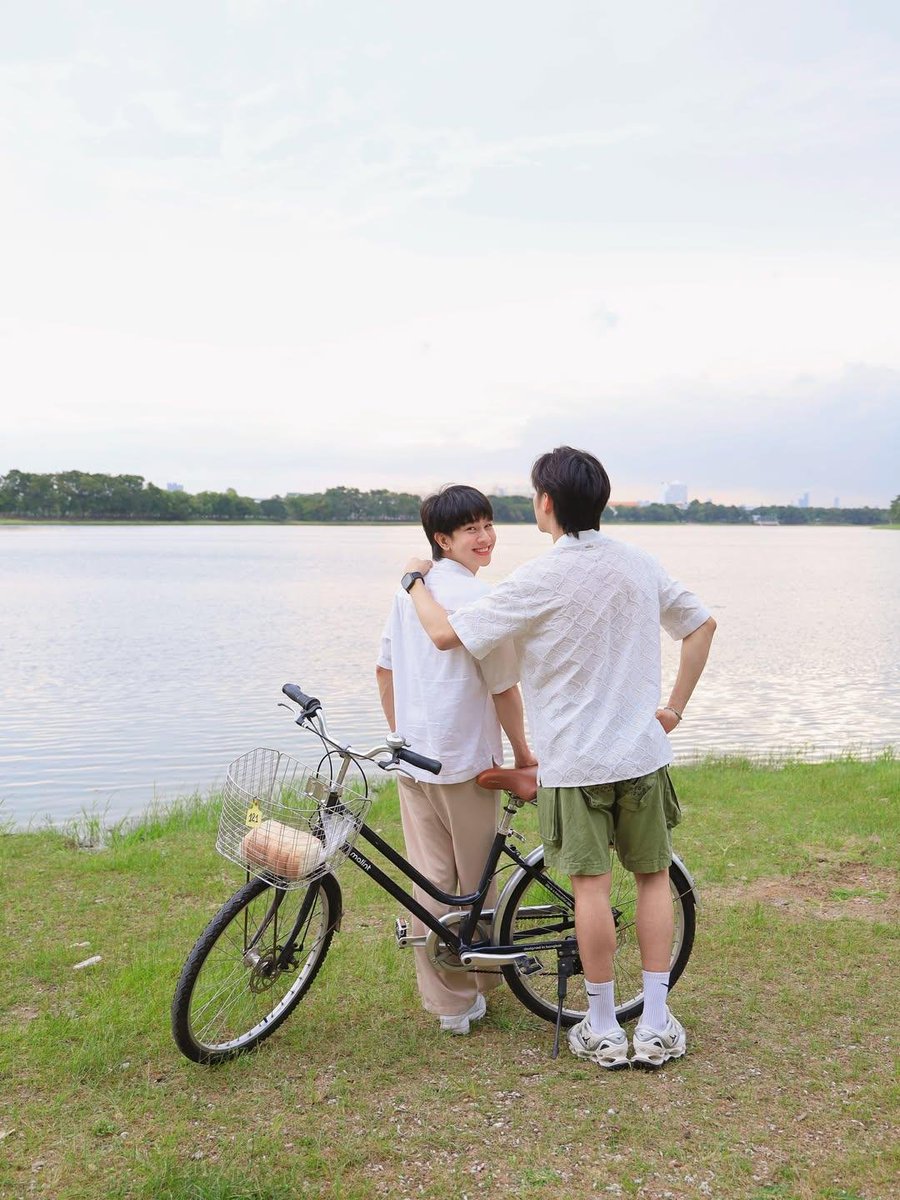 Fluke_Official's tweet photo. IG fluke_natouch : Life slows down here 🌻🌅

#เจ้าแก้มก้อน #fluke_natouch
#peterpanzz_w https://t.co/AryWKe2q9m