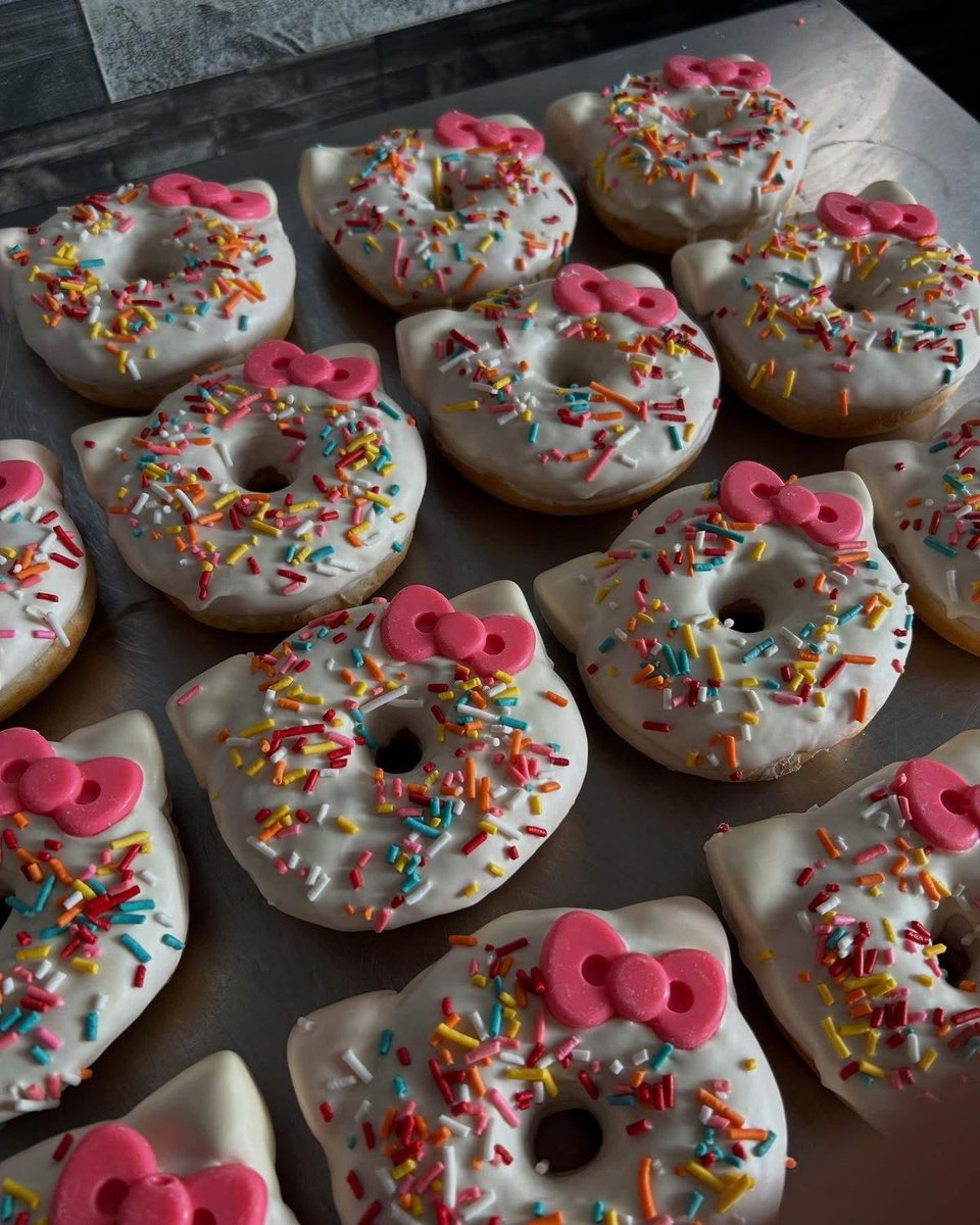 sweetxdessert's tweet photo. Hello Kitty donuts https://t.co/wMp5aDsyfz