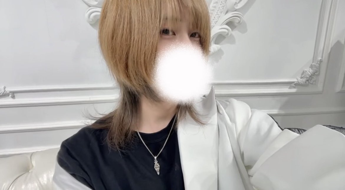 _u_n11's tweet photo. なんか豪華〜〜〜な感じのところに自撮りしに行ったよ〜〜〜〜 https://t.co/N32xm7n7Rh