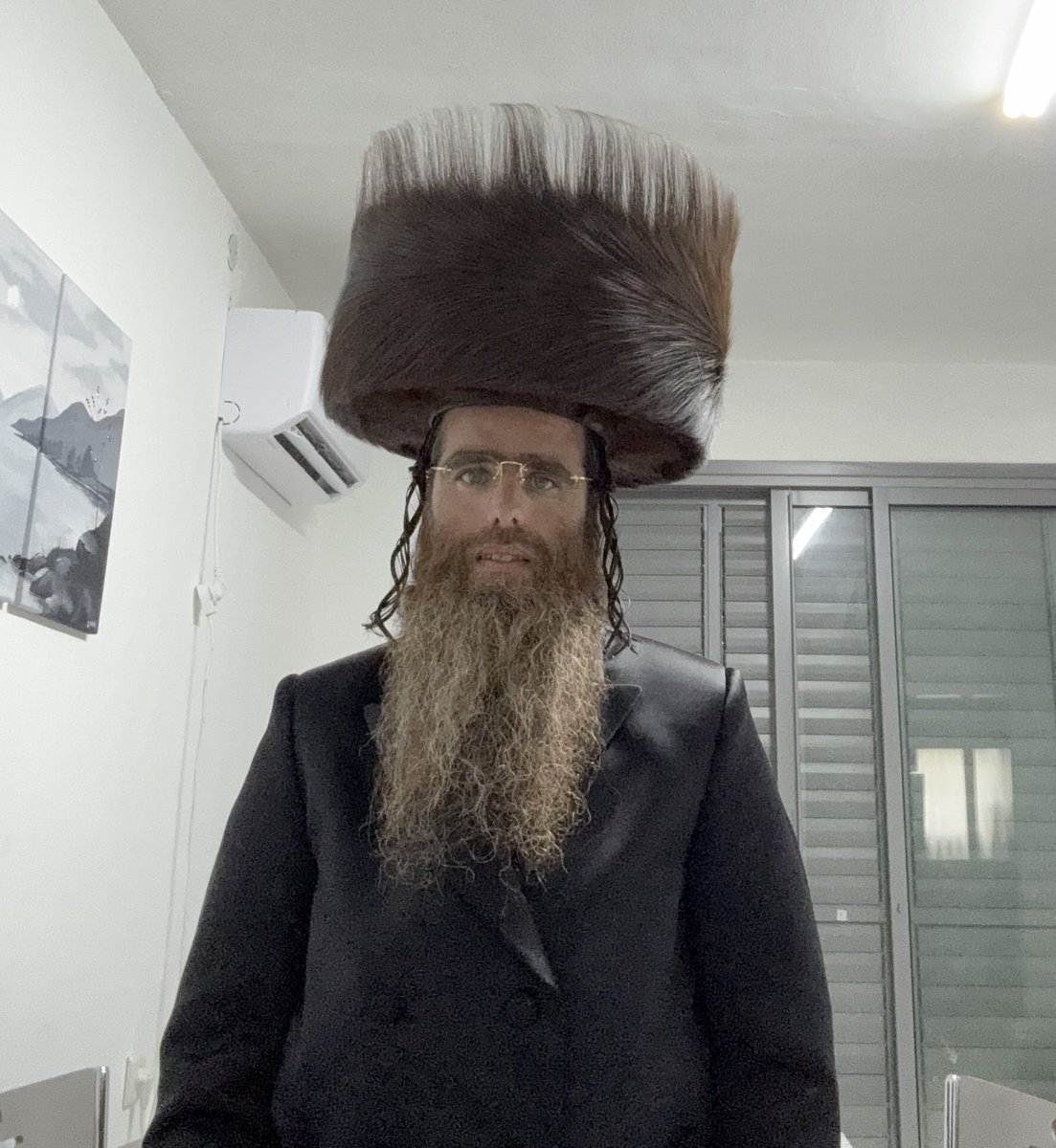 shlomopolak580's tweet photo. אני מתחתן היום https://t.co/E17eWJJRpt