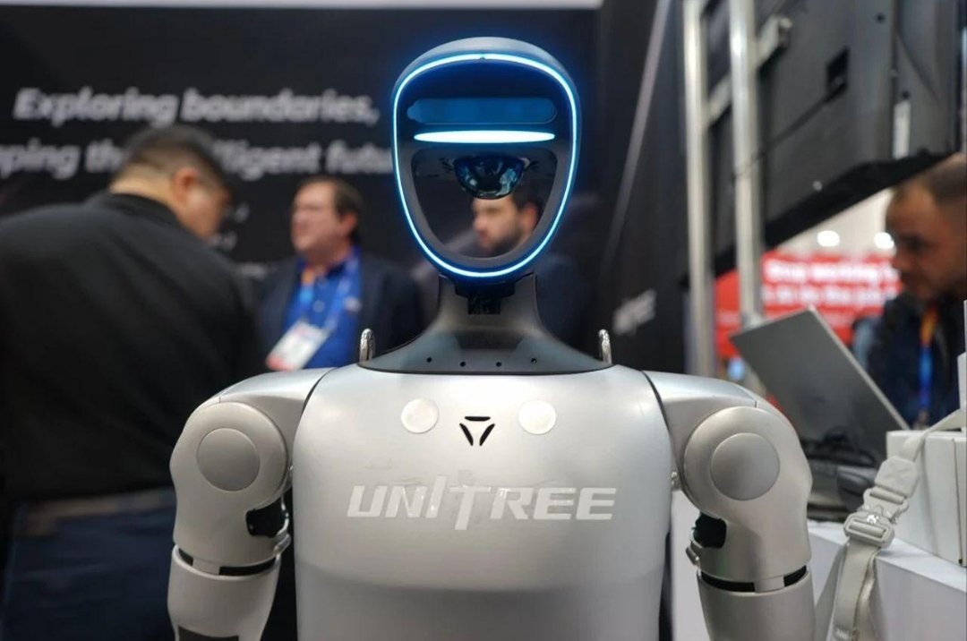 MutaleChisang3's tweet photo. vi a Unitree subir mais de 600% na estreia e pensei: o hype já não está só nos chatbots, agora toda gente quer AI com pernas 😅 para mim, a próxima guerra tecnológica vai ser ver quem consegue tirar a inteligência do ecrã e pô-la no mundo real 🤖

#AI #Robótica https://t.co/Aa6BLpItrV