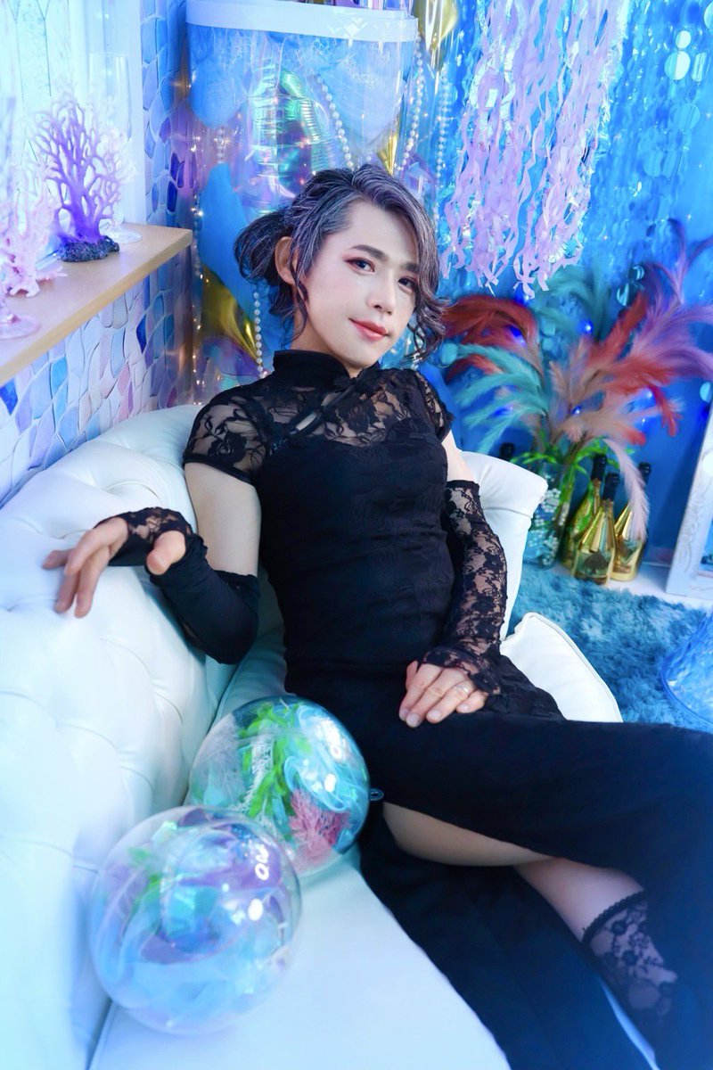 rina_cosplay's tweet photo. 今回の撮影から、もう一枚。🖤

49歳の今の私を、こうして作品として残せたことが嬉しい。

約１年ぶりの撮影でしたが、とても素敵な時間になりました。

Studio RAAR @salon_RAAR さん、ありがとうございました✨

#StudioRAAR #変身写真 #ポートレート #撮影 #49歳 https://t.co/DfkoQnFKN1