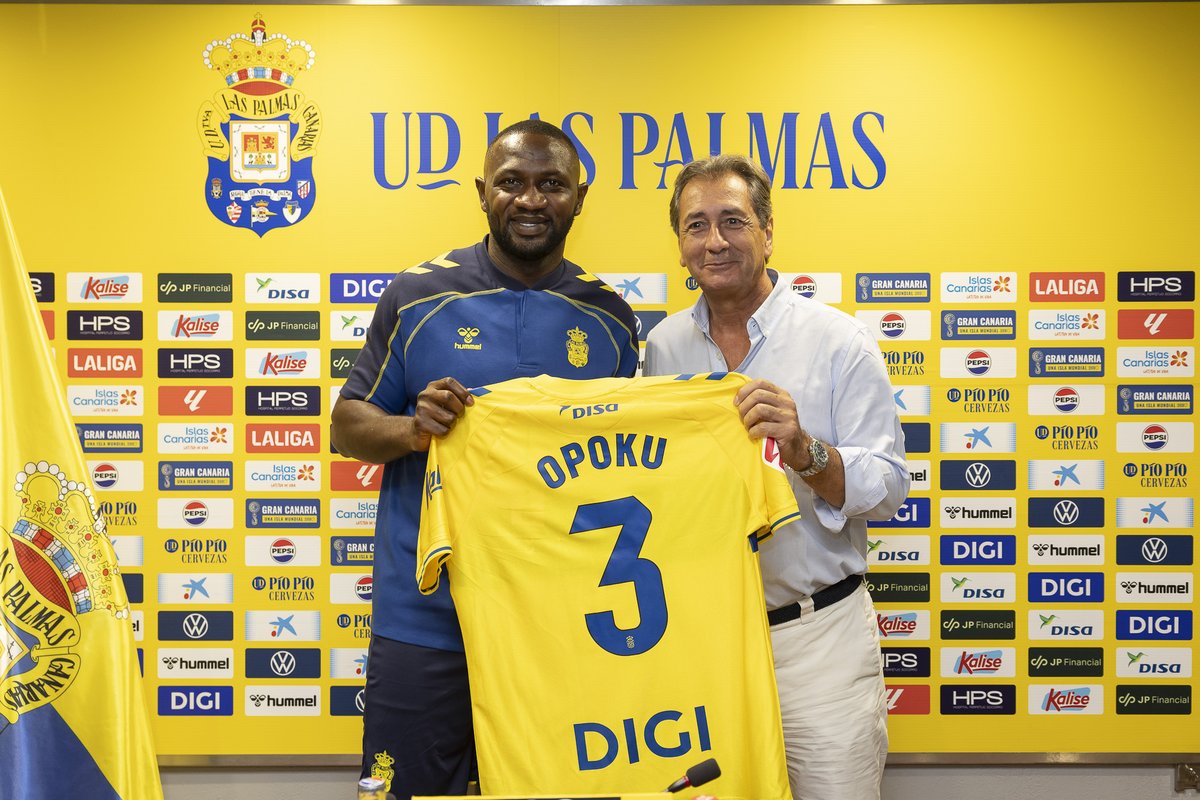UDLP_Oficial's tweet photo. 🤳 La presentación de Nicholas Opoku.  

Agradecemos a Luis Padrón, cónsul honorario de Ghana en Canarias, su presencia en el acto.   

#LaUniónHaceLasPalmas #SienteLaUnión https://t.co/veuuIXE6YP