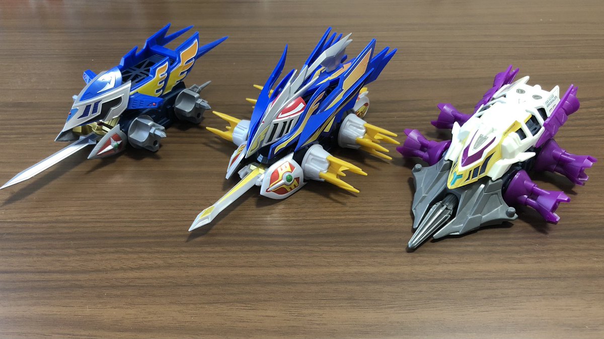 banpei723's tweet photo. バラバライドはもちろん買いますが！
SMP版クラッシュギアBATTLE3も待ってますよ…

完璧な色分けでアニメのCGモデルに近づいたアークキャバリアーが欲しいんだよォーッ https://t.co/jFNY4tnyPs