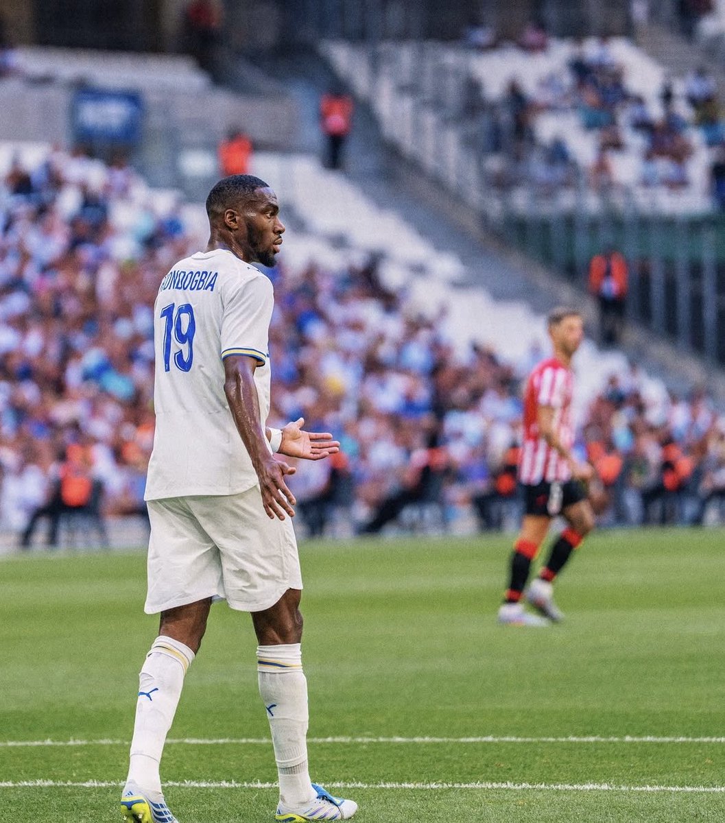 GuillaumeTarpi's tweet photo. 👉🏼Bruno Genesio fait le point sur les absents à l’entraînement : Leonardo Balerdi est incertain pour la réception de Strasbourg suite à une douleur au mollet. Pour Geoffrey Kondogbia, il s’agit seulement d’une précaution. #TeamOM https://t.co/ntkQJBRry3