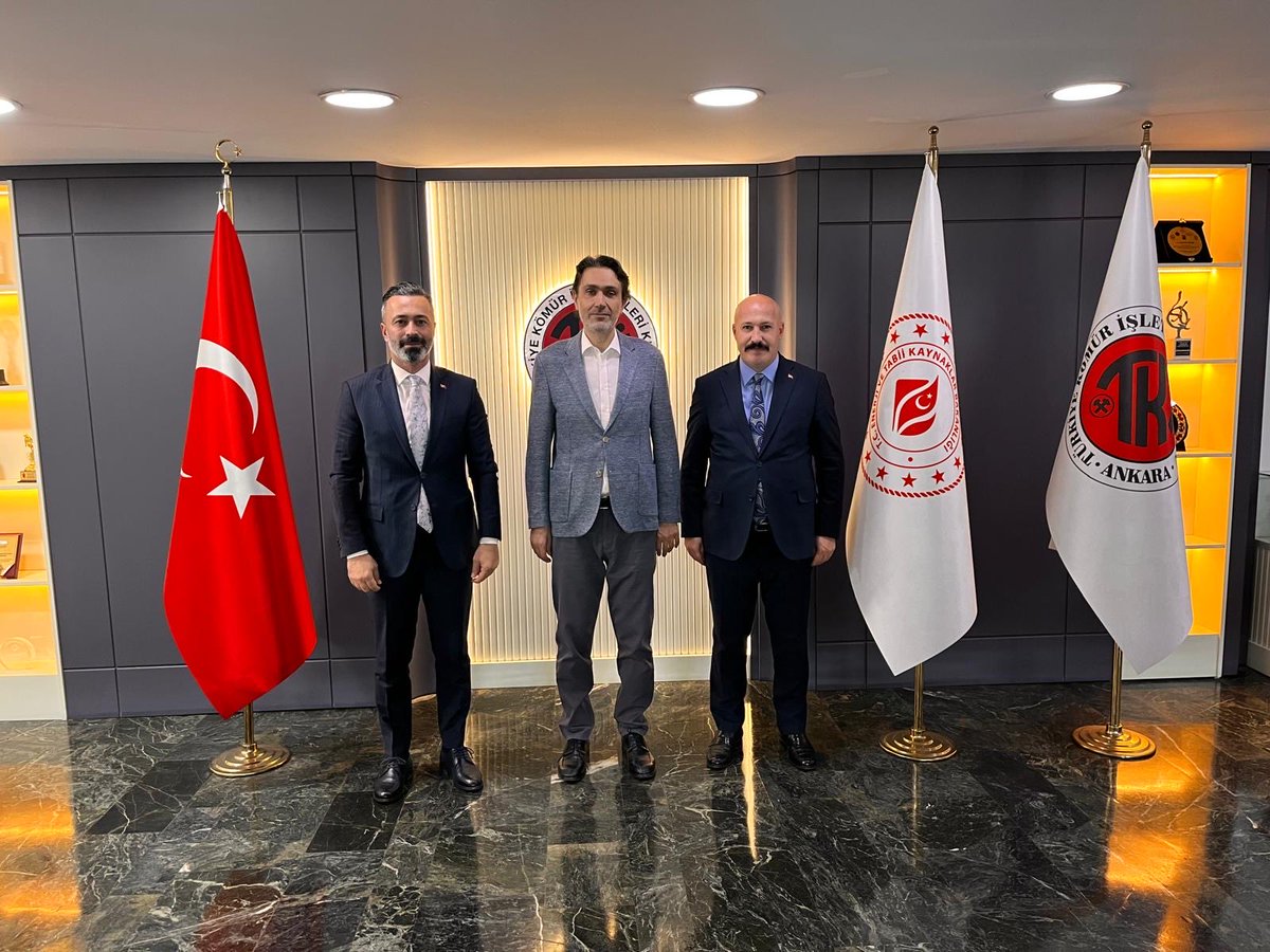 omercagirici's tweet photo. TKİ Türkiye Kömür İşletmeleri Genel Müdürü Sayın Abdullah ÇİFTÇİ’yi makamında ziyaret ederek ,örgütlü olduğumuz TKİ iş yerlerine ilişkin üyelerimiz adına taleplerimizi istişare gerçekleştirdik.
Genel Müdürümüz Sayın Abdullah ÇİFTÇİ’ye duyarlılığından dolayı Güvenlik-İş Sendikamız ve şahsım adına teşekkür ederim..
#tkiözelgüvenlik
@turkiskonf 
@Guvenlik_is 
@tkikurumsal