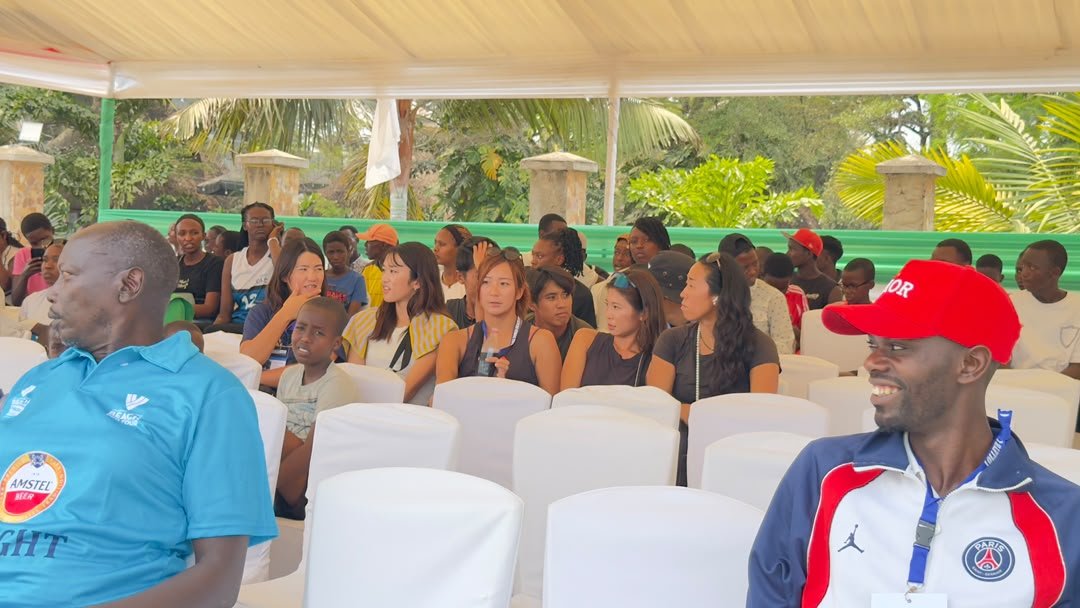 MagazineJimbere's tweet photo. 🏐 Le président, @GeneralNeva , est attendu ce mercredi 19 août 2026 à l’Eden Garden Resort, à Kajaga, au bord du lac Tanganyika, à @Bujaprov2025, pour les cérémonies officielles de lancement du #WorldBeachProTour 2026, une compétition internationale de volleyball de plage masculin et féminin
🏟️ Les cérémonies débuteront à 13h30. Le terrain est déjà aménagé et les joueurs poursuivent leurs derniers préparatifs. Après la cérémonie d’ouverture, le match d’ouverture est prévu à 14h45 et opposera l’équipe masculine du #Burundi à celle de l’#Allemagne
🌍 Au total, 16 pays sont attendus pour cette compétition, qui revient au Burundi pour la quatrième fois et se déroulera jusqu’au 23 août. Les délégations de plusieurs pays sont déjà arrivées, tandis que celles de la Gambie, de l’Autriche et du Canada sont encore en route, selon la Fédération de Volleyball du Burundi (#FBVB)
🎟️ L’accès est gratuit ce 19 août. Du 20 au 23 août, le billet d’entrée coûtera 5 000 FBu pour les enfants et 10 000 FBu pour les adultes, par jour
#Burundi #Sports #WorldBeachProTour2026 #Jimbere