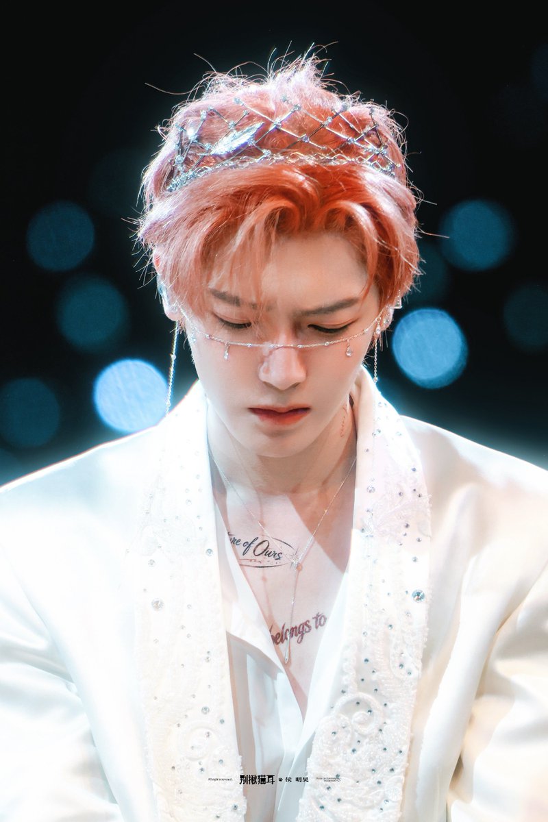 Miiiiing179's tweet photo. 别揪猫耳丨侯明昊微博更新…⑴

𝟐𝟎𝟐𝟔𝟎𝟖𝟏𝟔
属于我们的…巡回演唱会· 深圳站

⁷/₇ Cʜɪɴᴇsᴇ Vᴀʟᴇɴᴛɪɴᴇ's Dᴀʏ🌹
七夕快乐~

#NeoHou #HouMinghao #侯明昊
cr.别揪猫耳丨侯明昊 https://t.co/dwMpg9iF5p
