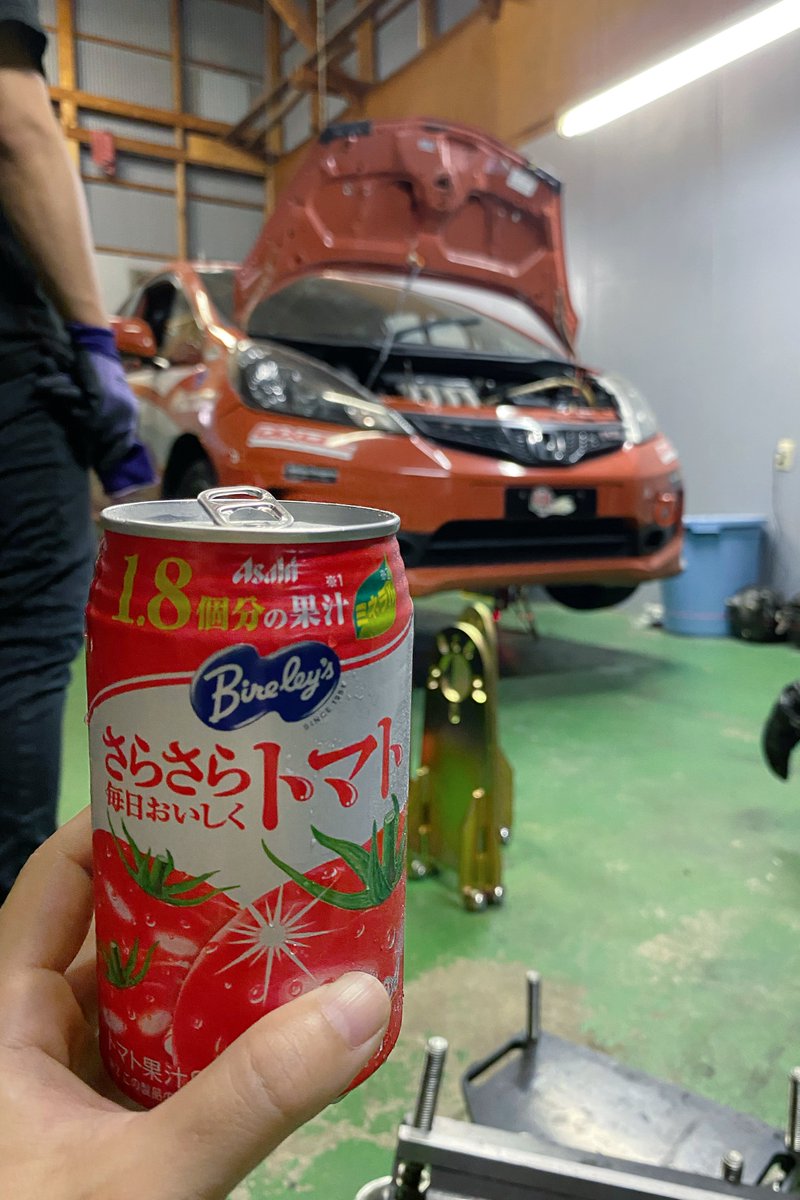 RyuSpeed82's tweet photo. K.A.モータースポーツ様（ @kamsp6745 ）のFit。出張アライメントに来ています！

ジュースご馳走様です🍅 https://t.co/NPzahgyCga