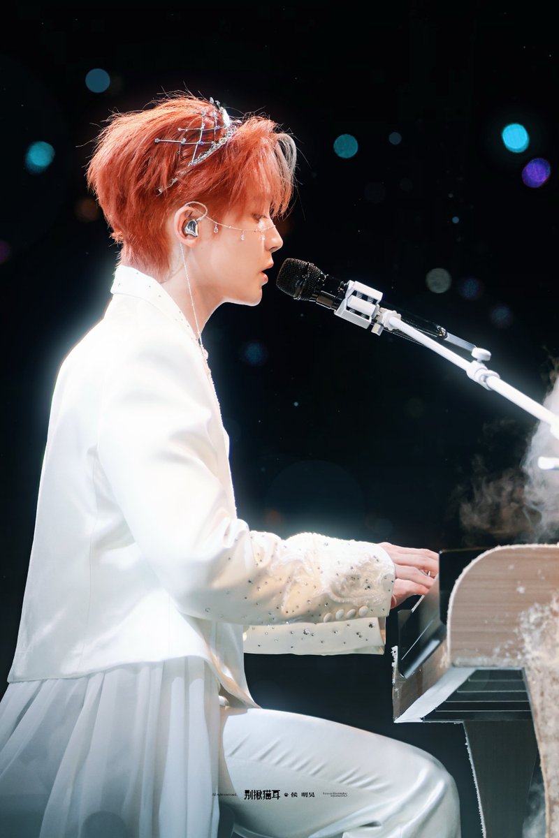 Miiiiing179's tweet photo. 别揪猫耳丨侯明昊微博更新…⑶

𝟐𝟎𝟐𝟔𝟎𝟖𝟏𝟔
属于我们的…巡回演唱会· 深圳站

⁷/₇ Cʜɪɴᴇsᴇ Vᴀʟᴇɴᴛɪɴᴇ's Dᴀʏ🌹
七夕快乐~

#NeoHou #HouMinghao #侯明昊
cr.别揪猫耳丨侯明昊 https://t.co/MtM2noHM7E