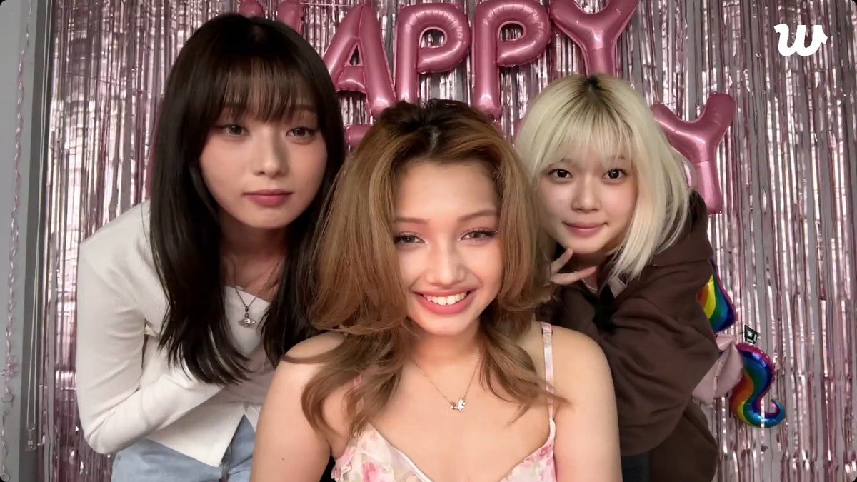 uniszone's tweet photo. Hyeonju, Gehlee and Kotoko 🥰 https://t.co/WPsJhuH2gQ