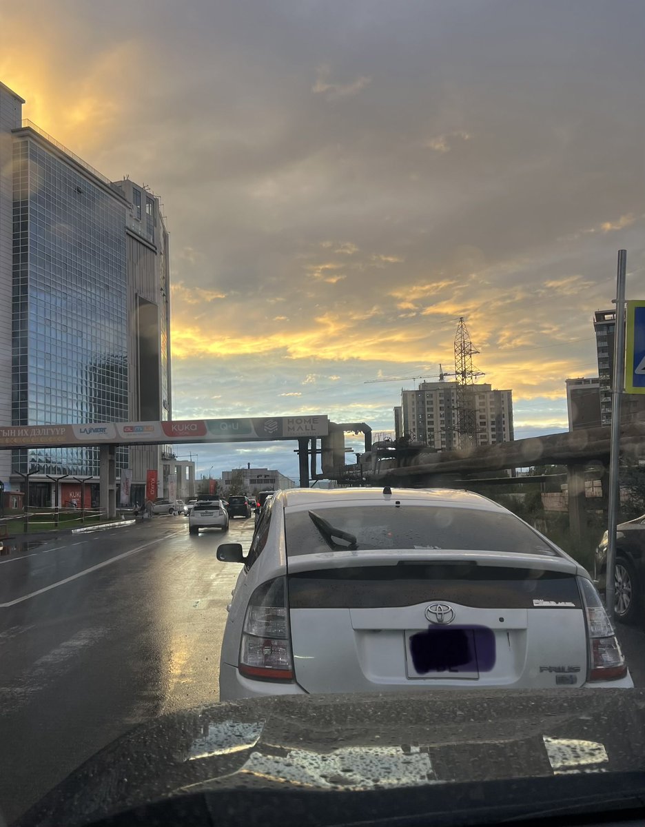 Nemekh5's tweet photo. Албан ёсоор бензиний оочерт нэгдлээ. 
Амьд явахад их юм үзнээ гэж... https://t.co/mqWttPYxIz