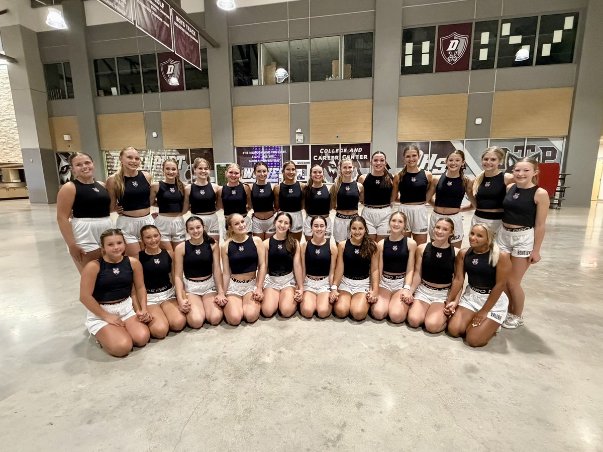 dhs_wolvescheer's tweet photo. Manifesting Goldโฆ.๐ฃ๐ #ouryear #takestate #family #boompow https://t.co/OcdegiMJoB