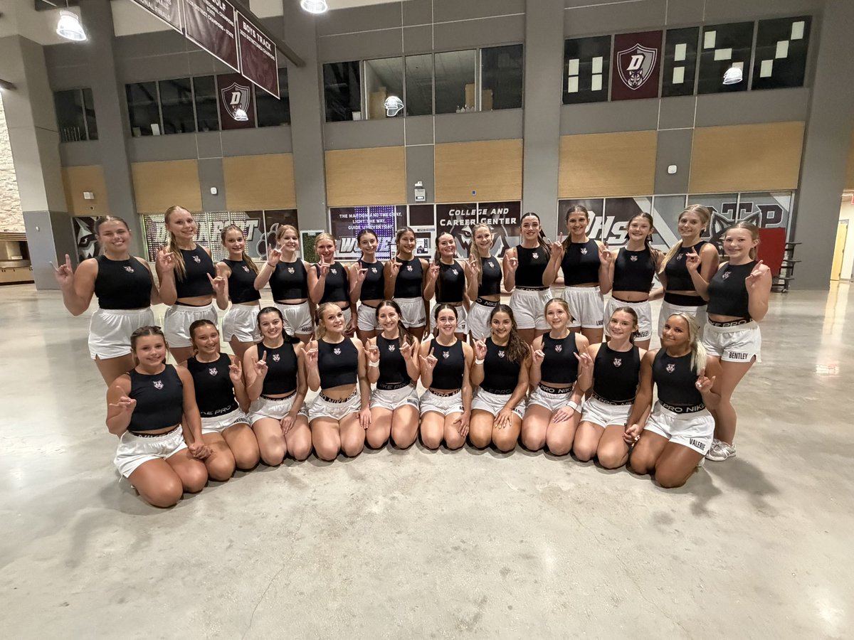 dhs_wolvescheer's tweet photo. Manifesting Goldโฆ.๐ฃ๐ #ouryear #takestate #family #boompow https://t.co/OcdegiMJoB