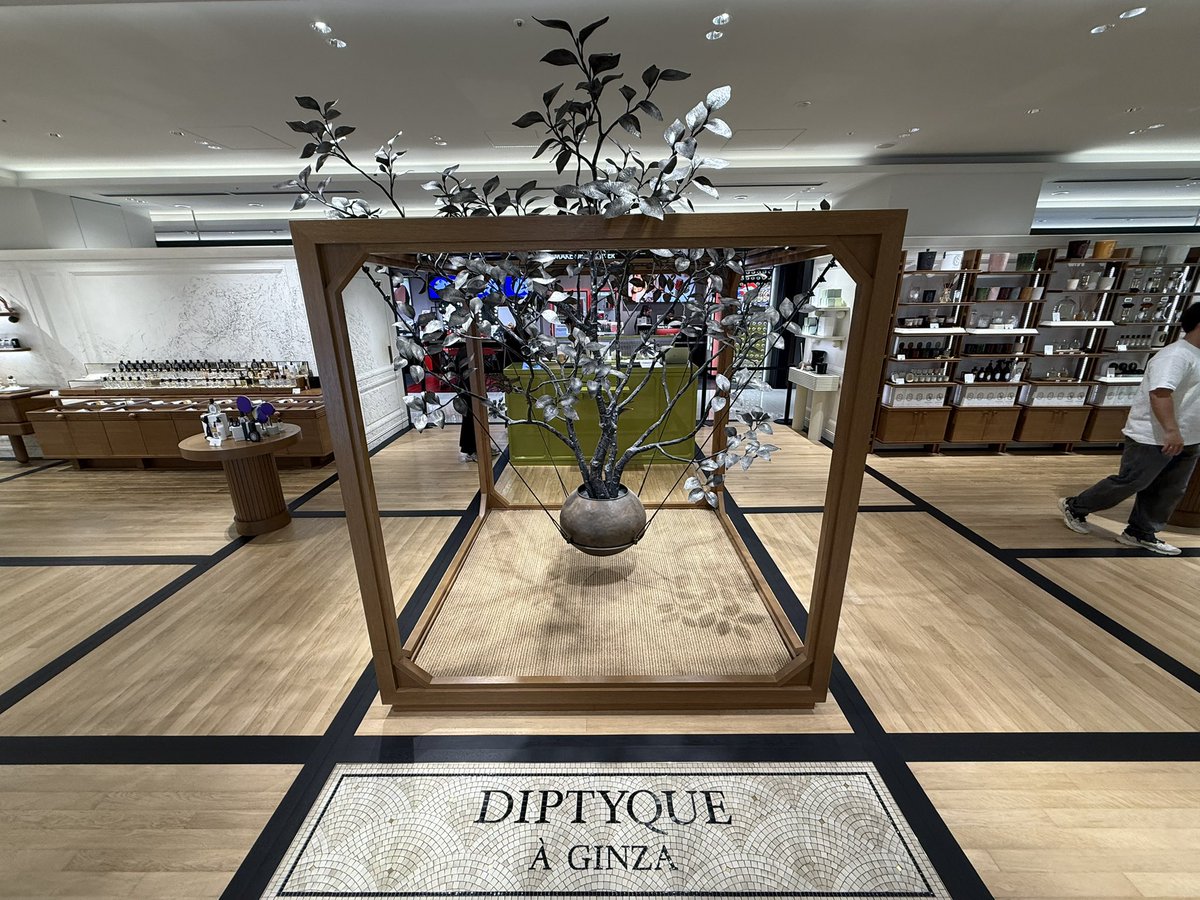 hyteist's tweet photo. 今回の東京遠征でDiptyqueも久々に行けてよかった 
今後買いたい香水がまたひとつ増えてしまった… https://t.co/C2nzyZiozO