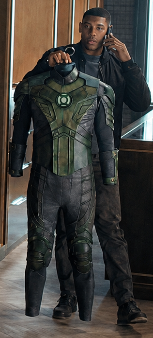 damiantgordon's tweet photo. #Lanterns, possible rendering of the GL suit, based on a recent released image. Looks a lot like the 2012 Dredd movie uniform to me. More here: https://t.co/gDj1n4fV1X https://t.co/iyiAWiRSTK
