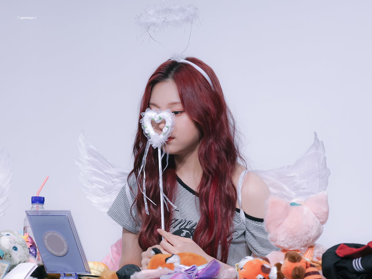 _gamjaya's tweet photo. 250726 #여름의_기적_예자매생일
해피벌떼 천사
#HAPPY_UMJI_DAY
#비비지 #엄지 #VIVIZ #UMJI https://t.co/4uy3YXVufz