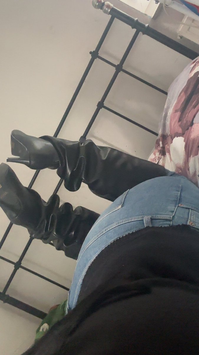 Herrinelenii's tweet photo. Welchen kleinschwänzigen loser soll ich kastrieren 😈😈
•
•
#mini #zahlsklave #findom #humanatm #godess #geldherrin #abdrücken #feet #moneydom https://t.co/XSyNcLGHrB