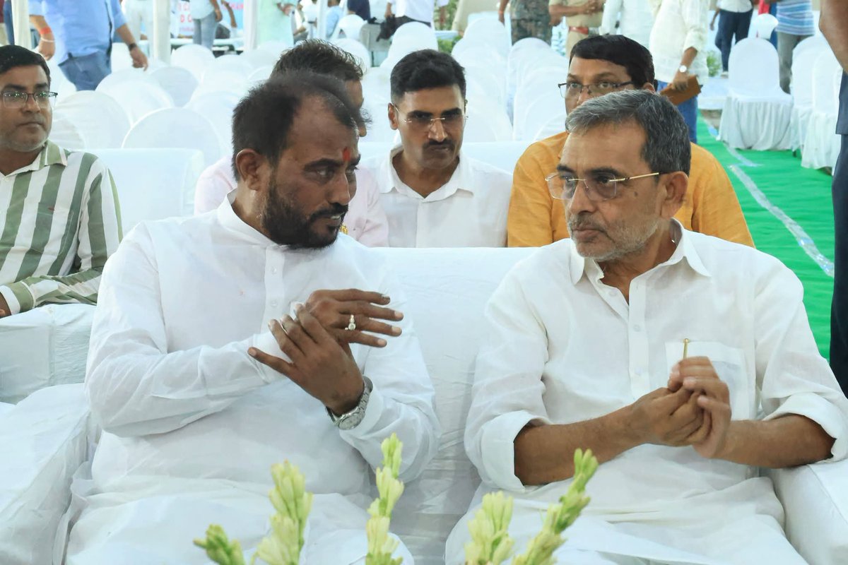 UpendraKushRLM's tweet photo. पटना: वरिष्ठ जदयू नेता और माननीय विधायक श्री श्याम रजक जी की धर्मपत्नी स्वर्गीय अलका रजक जी की पुण्यतिथि पर आयोजित श्रद्धांजलि सभा एवं दिवंगत आत्मा की स्मृति में आयोजित वृक्षारोपण कार्यक्रम में भी सम्मिलित हुआ। https://t.co/ikqHObAfoo