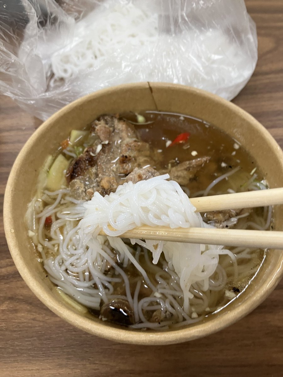 puchieda's tweet photo. ブンチャは相変わらずウマイ😋 https://t.co/yqV69iUD51
