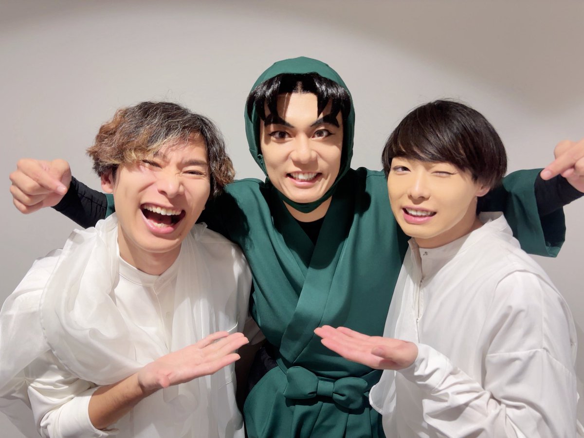 Haruka0dayo's tweet photo. #忍ミュ #六単 #六年生単独ライブ 
チーム「SORA」ですっ
いやぁ、潮江文次郎役のかずきさん@kazukkyyy のソロ曲のバックダンサーとして踊らせていただきました！

自分は歌は全くなのであれですが、難しい曲だと仰っていたので、少しでも支えられたらいいなと思いながら踊っていました。

個人的にはとてつもなく苦手意識の強い系統だったのですが、本当に本当に沢山の人に支えてもらい、教えてもらい、見てもらって無事あそこまで行けました。
個人的にはまだまだ全然足りぬ思いの為、このジャンルもっと特化したい！そう思いました。

この出会い。今後の人生において大きく変わる。そんな気がしますっ

今回の新しい発見その2
:ジャズ・バレエ等のジャンルが好きになった事

ダンスにおいてはまだまだ先輩だらけなので、引き続き上達して行かなければなりませぬ！
頑張りますっ！！