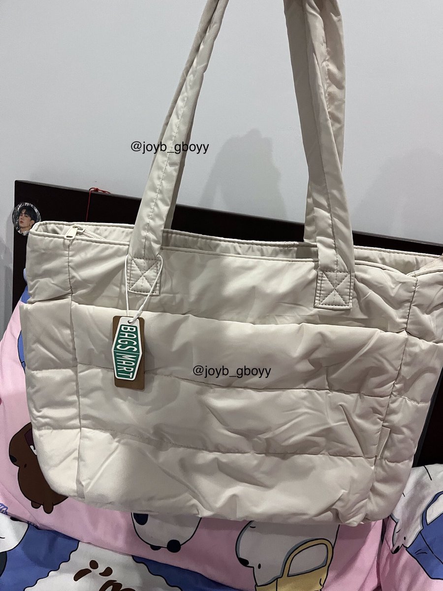 joyb_gboyy's tweet photo. ส่งต่อกระเป๋า Bag smart  New100% สีขาวนวล คล้ายสีเบจ  
ขนาด 20L 15.6นิ้ว ราคา 450 ส่งฟรี ไซส์ใหญ่สุดเลยค่ะ 
ของแท้ ยังไม่เคยใช้งาน แค่แกะถุงนะคะ พอดีอยากได้ไซส์เล็กเลยส่งต่อค่ะ  สนใจเม้นหรือทักdm ได้เลยงับ
#ส่งต่อกระเป๋า #bagsmart #กระเป๋า #กระเป๋าสะพาย #จุฬา #มหาลัย https://t.co/fIPPnrZ8b0