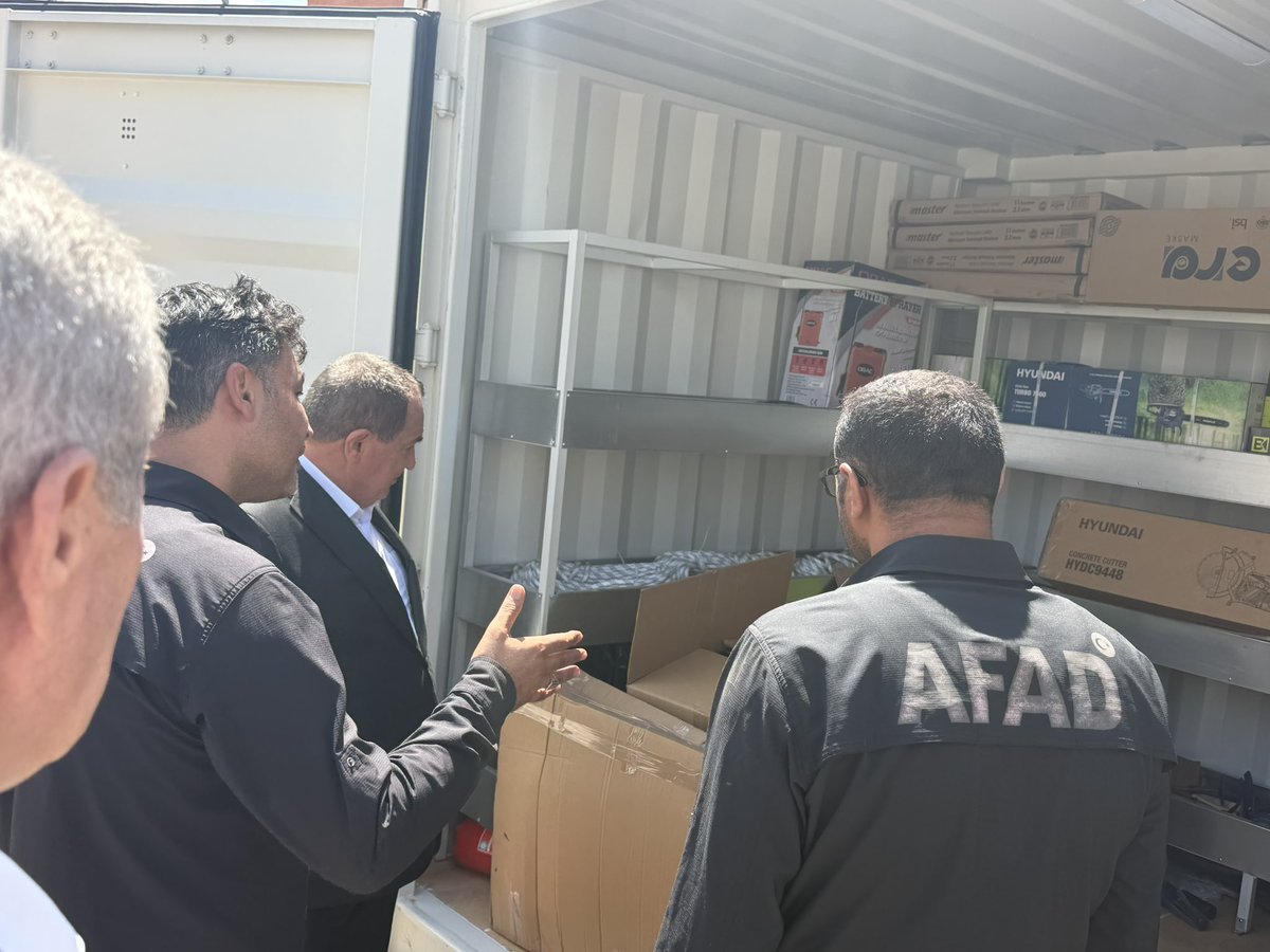 musafad49's tweet photo. AK Parti Muş Milletvekilimiz Sn. Mehmet Emin Şimşek, İl Başkanımız Sn. Melik Emre, Merkez İlçe Başkanımız Sn. Erdal Şentürk, Kadın Kolları Başkanımız Sn. Tuğba Şener Boydak ve Gençlik Kolları Başkanımız Sn. Seyit Muhammet Şen, İl Müdürümüz Sayın Veysi KAYA’ya hayırlı olsun ziyaretinde bulundular. 

Sayın Milletvekilimize ve Başkanlarımıza ziyaretleri için teşekkür ederiz.