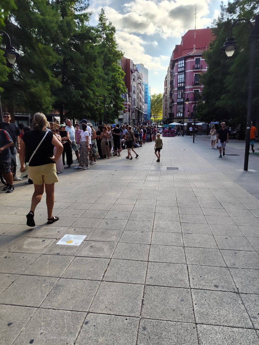 igorzumalabe's tweet photo. 50 minutos para coger el funi de mi infancia... @bilbao_udala habría que hacer algo,no? @i_Euskadi igual hay dejar de promocionar Artxanda de una puta vez, no? @Gob_eus qué tal dejar de joder a los vecinos en favor del turista?
Hasta los cojones.
#pnvstyle
#TouristGoHome
#fckpnv https://t.co/oMBdmgNG1G