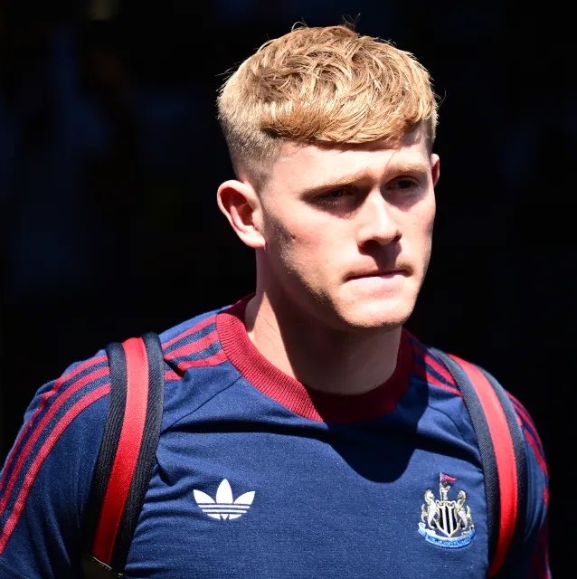 SimplyUtd's tweet photo. 🚨 BREAKING!

Manchester United now expected to focus on a left back! They really want Lewis Hall! https://t.co/BkM0qj4tvf