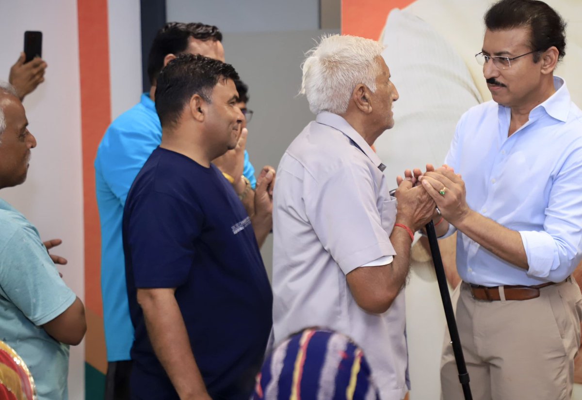 Ra_THORe's tweet photo. मंगलम सिटी, निवारू, बोतावाल समेत झोटवाड़ा के विभिन्न वार्डों, ग्राम पंचायतों से पधारे स्वजनों से आत्मीय मुलाकात की। 

झोटवाड़ा में अटल प्रगति पथ समेत विकास कार्यों के निर्माण एवं विस्तार को लेकर अपनों के चेहरों पर खुशी देखकर मन को संतोष हुआ। आप सभी ��े स्नेह ��र सम्मान के लिए हृदय से आभार। आपके सहयोग और विश्वास से झोटवाड़ा के विकास की यह यात्रा निरंतर आगे बढ़ रही है।

#राजस्थान #झोटवाड़ा #जयपुर #Rajasthan #Jhotwara #Jaipur