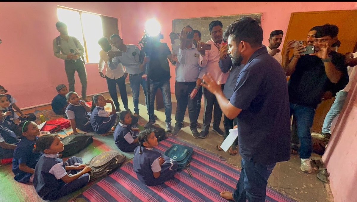 pallavict's tweet photo. Dear Dipke, 

is this video also from school in village where your RELATIVE VIJAY PURI is the sarpanch? 🤔🤔

Now you will miraculously transform the school & both of you will pat each others back for CHAMKOGIRI? 

Even Rahul Gandhi will get JEALOUS seeing the number of cameramen that you take with you 👇👇