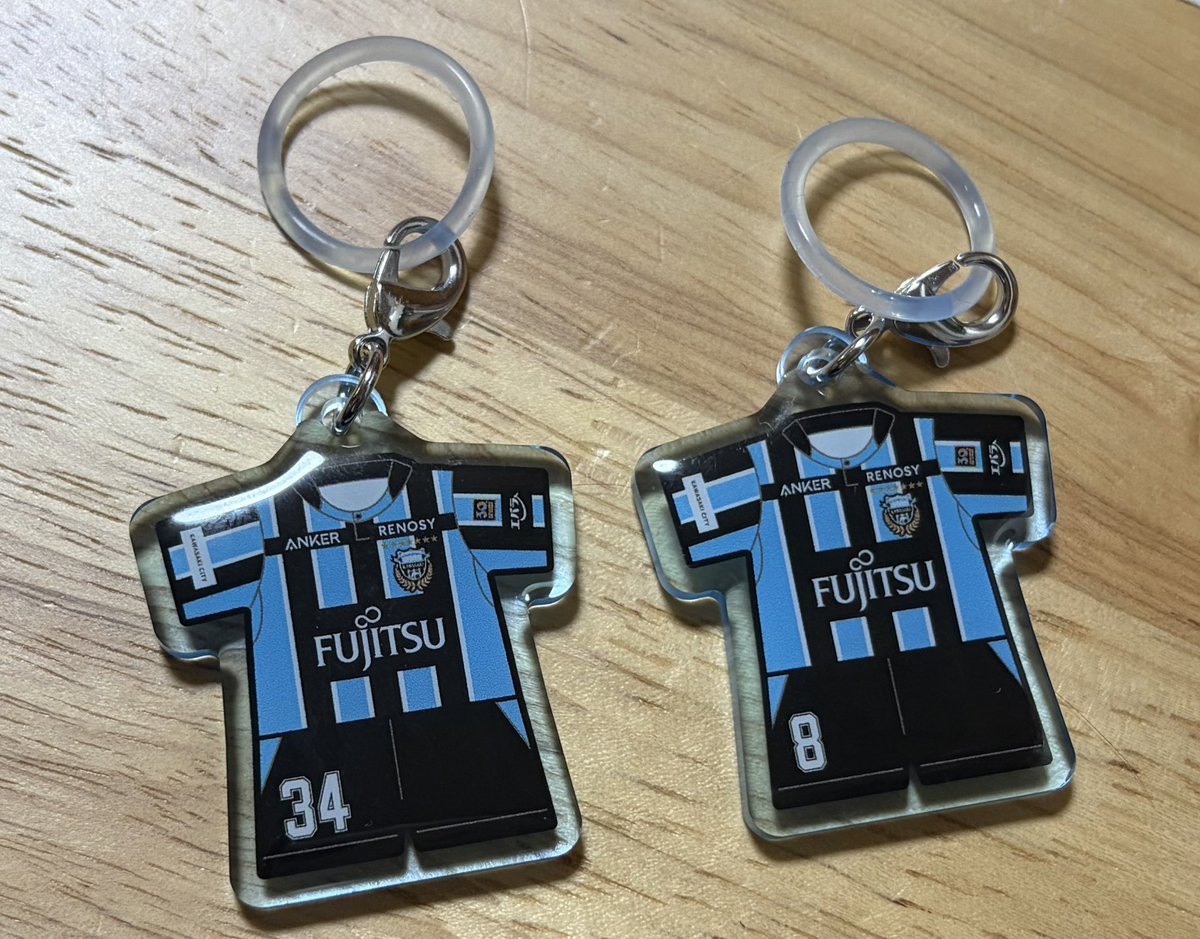 frontale_230's tweet photo. - ̗̀📣 交換探してます。

ユニフォームめじるしチャーム🐬

譲 ） 8・34
求 ） 11・6

よろしくお願いします🙇‍♀️！！

#ガチャフロ #フロガチャ #川崎フロンターレ https://t.co/NLiN8OCrEl