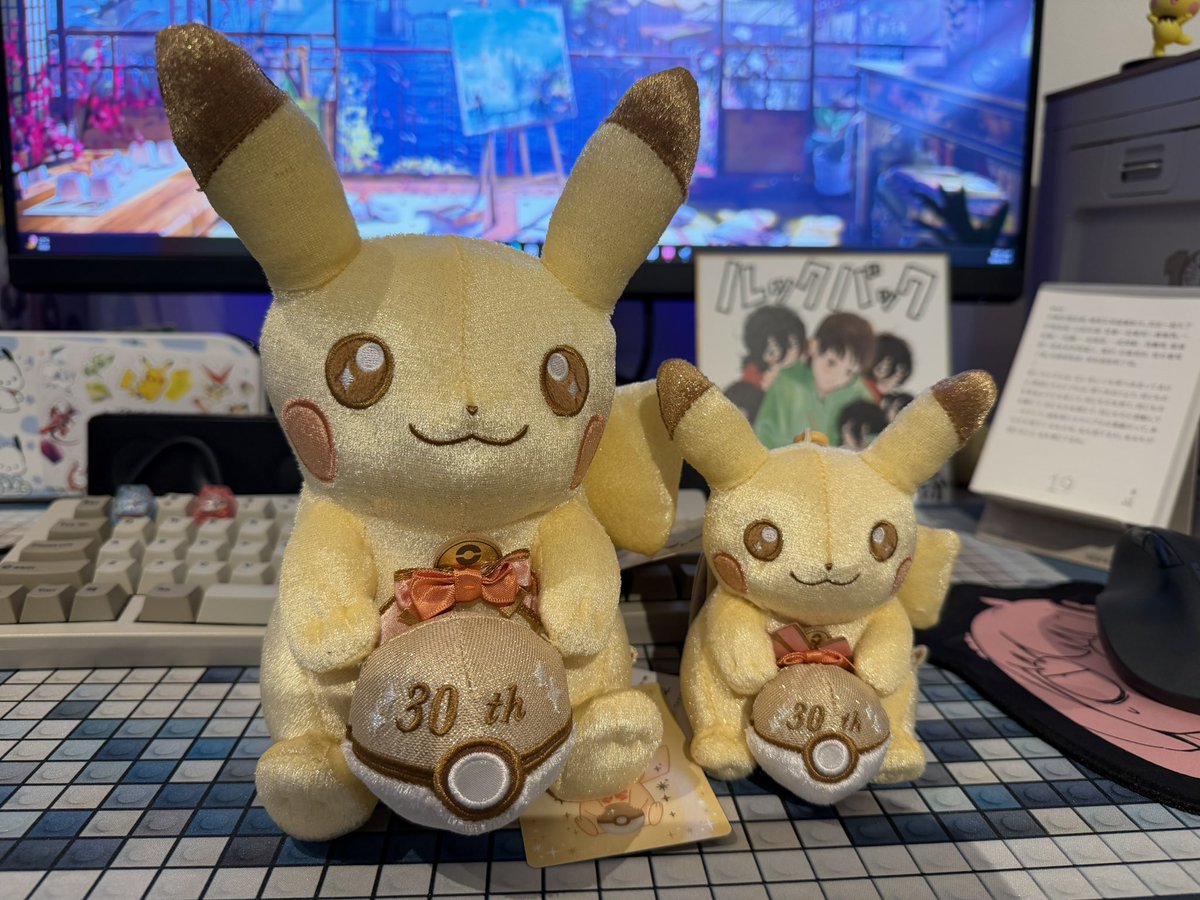 Milk3Watermelon's tweet photo. 30周年記念ピカチュウが届きました！！！🎉⚡️

最近買ったグッズもまとめて撮ってみました〜〜！

ポケスリのリアルイベント限定グッズのマグネットもめっちゃお気に入りです https://t.co/eZYvFdG2mz