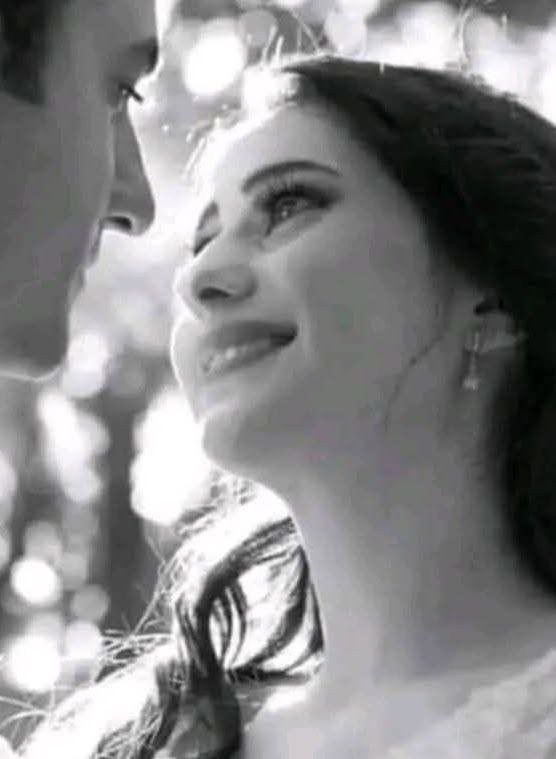 katoom222's tweet photo. لم أجد وصفا حنونا
 يصنعه وجودك حولي 
سوى أنني بين ثنايا عينيكـ أحيا 
ﺃﺭﺍﻙ ﺣﻴﺚ ﺃﺩﺭﺕ ﻋﻴﻨﻲ ﻣﺎﺛﻼً 
ﻃﻴﻔًا  يُراود ﺻﺤﻮﺗﻲ ﻭﻣﻨﺎمي
لا ينتهـي شـغفـي بـڪ 
أجدڪ في روحي ڪـأنما لا شيء بـي
 إلا #أنـت

#nsfwtwtًً https://t.co/UyNbbgo3nf