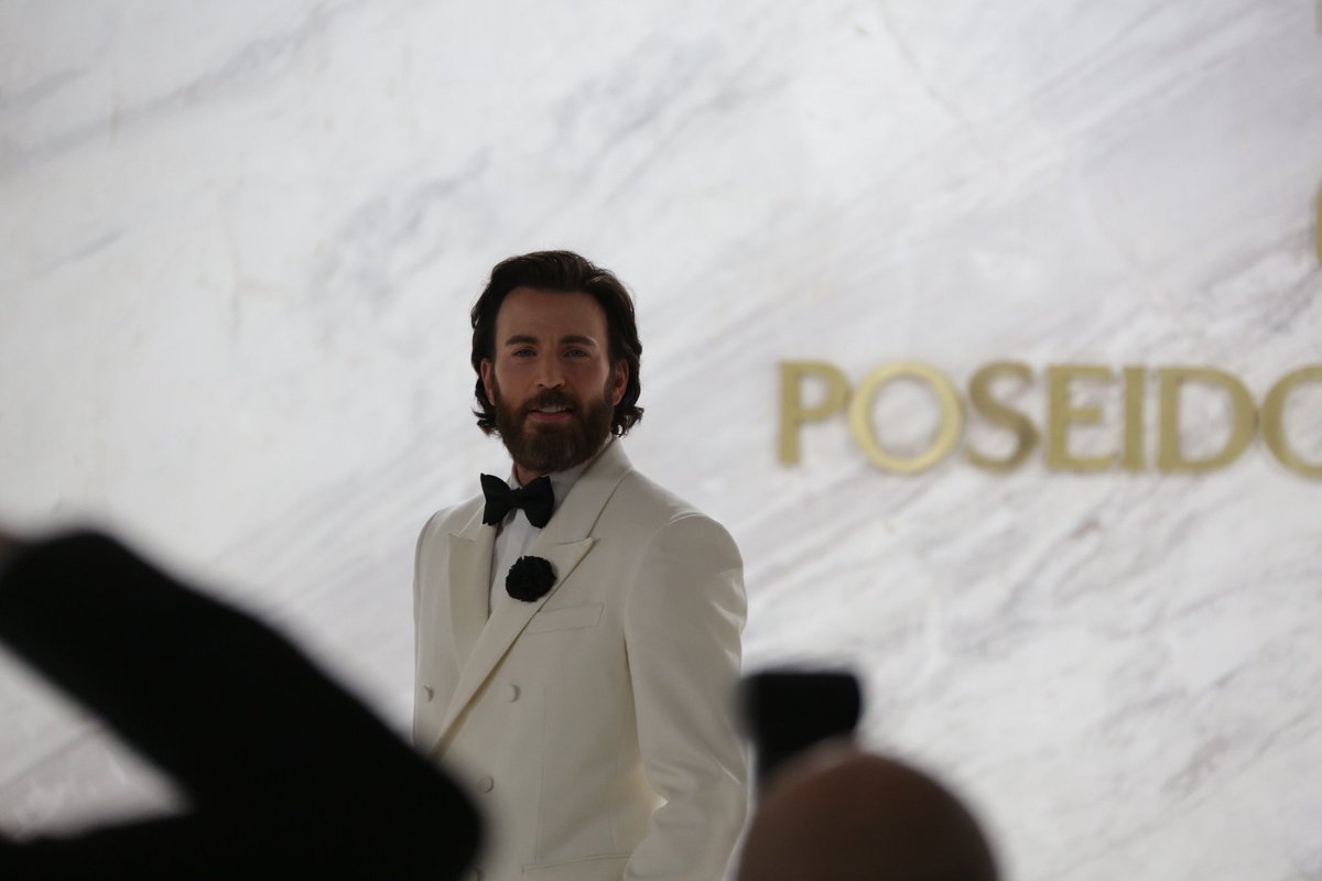 chrishayleybr's tweet photo. Sacrifice já tem data para chegar à Netflix! O novo filme estrelado por Chris Evans, Anya Taylor-Joy e Vincent Cassel, com direção de Romain Gavras, estreia na plataforma em 16 de outubro de 2026. Ansiosos? https://t.co/asc7AhLFbz
