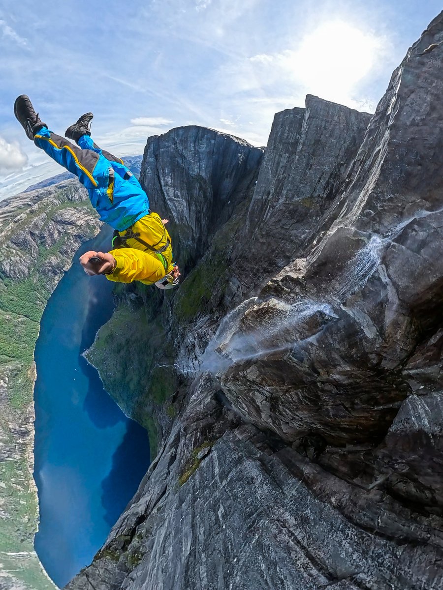 GoPro's tweet photo. Photo of the Day: Consider him yeeted 🦅 Shot on the only true 8K 360 camera, #GoProMAX2—$299 for a limited time at https://t.co/ny9VketfOp

🪂 GoPro Award Recipient Raphaël Mirgalet.

#GoPro #BASE #BASEJumping https://t.co/QDzrHjP3q6