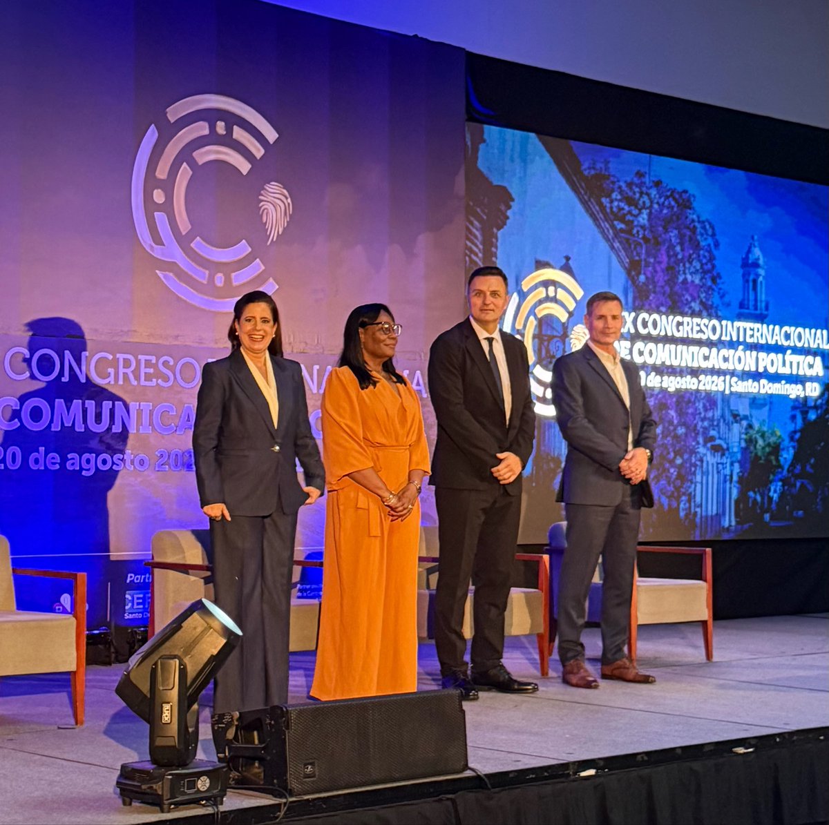 LaTalRenata's tweet photo. Arranca el #CongresoRD 🇩🇴 https://t.co/oaqfRb6CDI