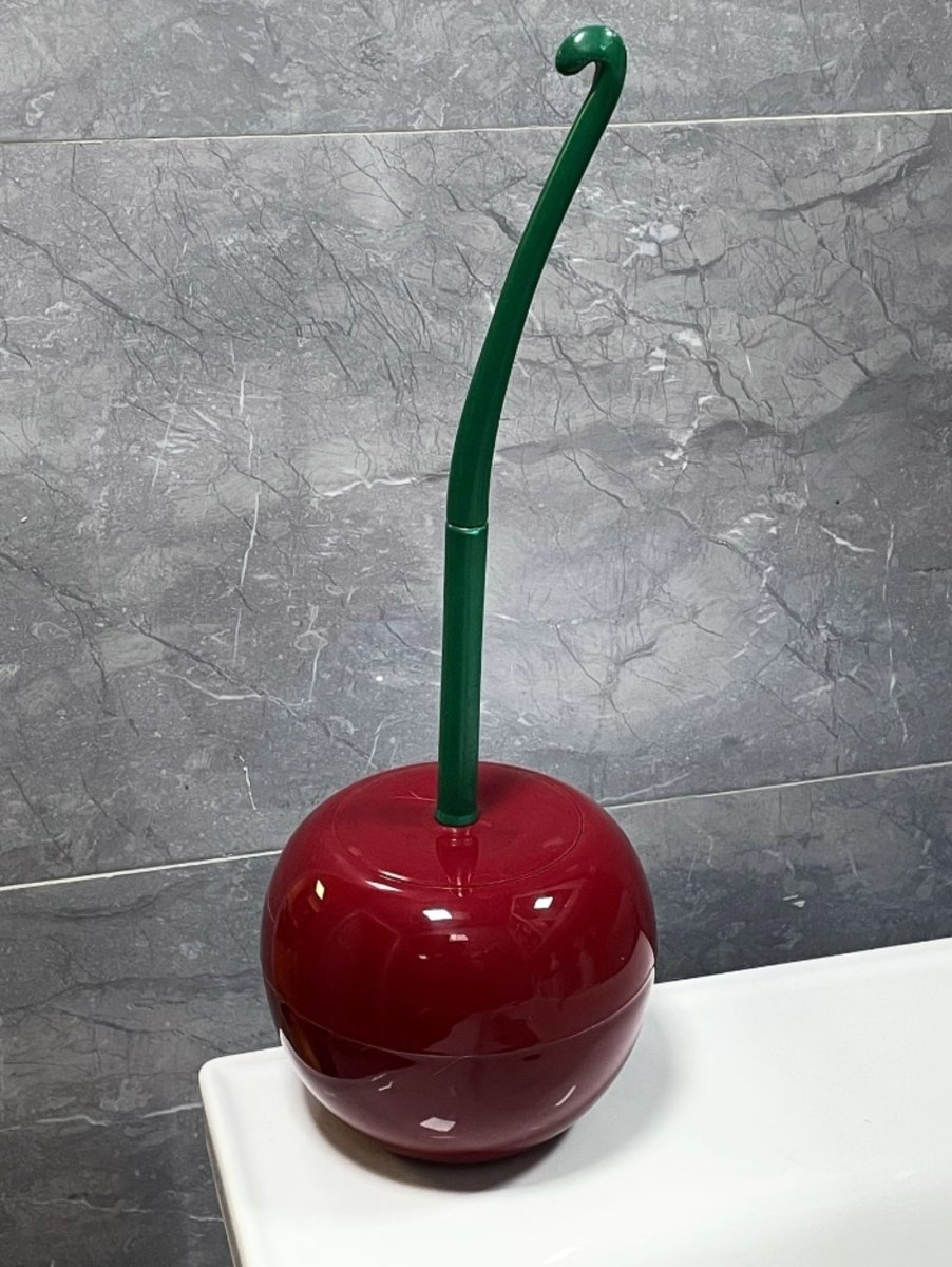 cuteusefulstuff's tweet photo. Nemu lagi sikat wc gigi cherry 🍒
Tolonggg ini terlalu unik &amp; lucu bngtt buat sekedar nyikatin wc 😭 https://t.co/GIZGUS7vBU