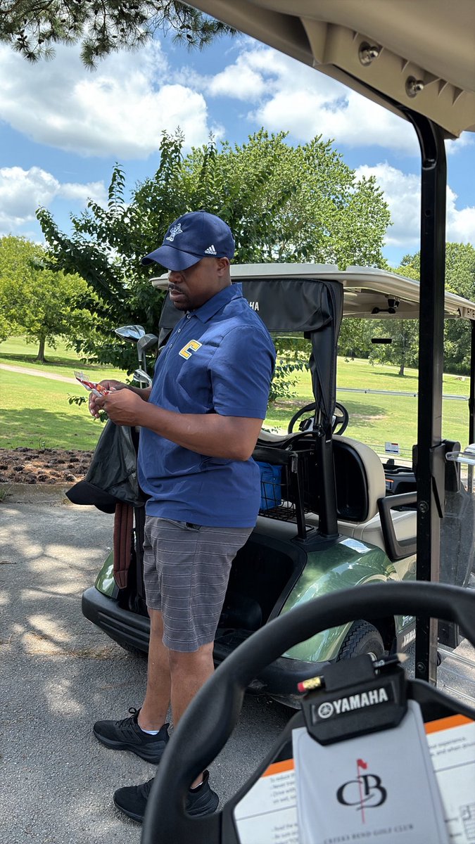 tyliyahdaniya's tweet photo. Happy Birthday, Dad! 🥳❤️ @CoachT_Ward84 
I’m so thankful and blessed to have you. I appreciate everything you do. I hope today is filled with nothing but love, happiness, and celebration. Love you always! 🎉🫶🏽 https://t.co/Ow4tOix7tW