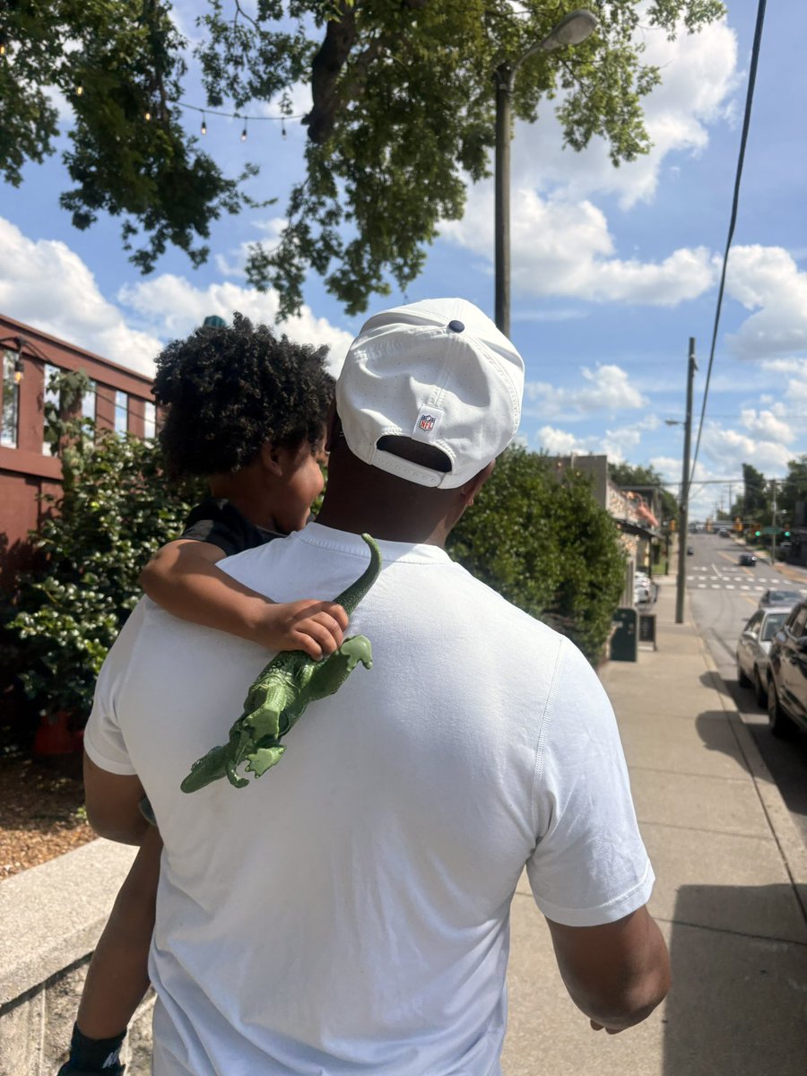 tyliyahdaniya's tweet photo. Happy Birthday, Dad! 🥳❤️ @CoachT_Ward84 
I’m so thankful and blessed to have you. I appreciate everything you do. I hope today is filled with nothing but love, happiness, and celebration. Love you always! 🎉🫶🏽 https://t.co/Ow4tOix7tW