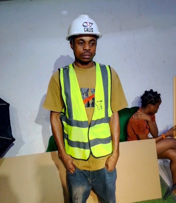 Messiah83293368's tweet photo. PLEASE🙏 Nigerians, I'm a young engineer who finished apprenticeship in Jan. but I'm currently starving and struggling badly in Owerri. I install Solar systems, CCTV and POS software for supmarkts &amp; pharmacies. Any job, recommendation, or money will save my life right now please https://t.co/W6GLfODatK
