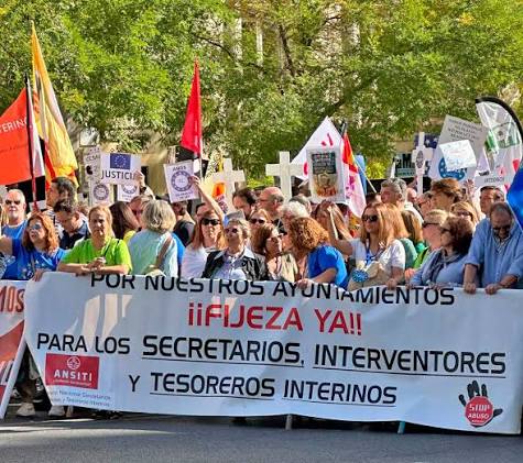 ansitiesp's tweet photo. 😠Basta ya de maquillaje contable

El Gobierno cifra en menos de 200k los interinos en abuso ignorando a más de 800k afectados, cesados y contratos discontinuos. 

Exigimos transparencia y frenar otra ley tan dañina como la 20/21.

🔗 https://t.co/1DvDa5SreU

#FijezaYa https://t.co/TiuE1xoQii