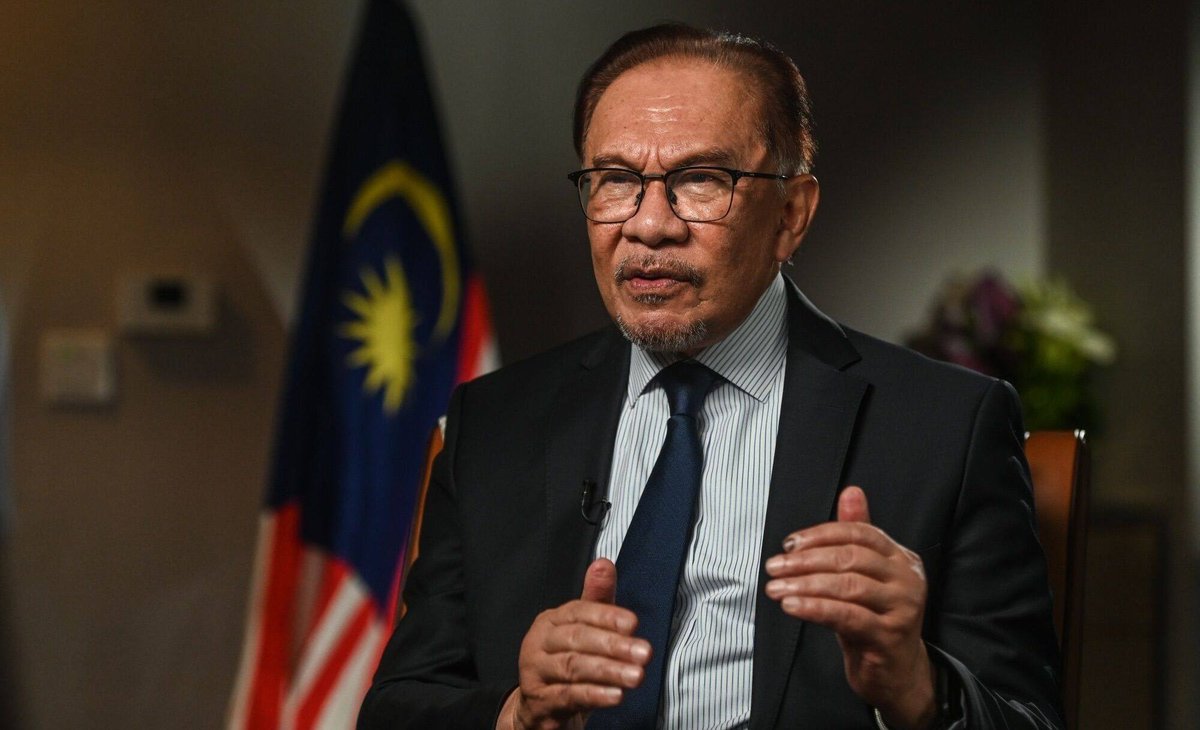 DefenceWithLi's tweet photo. 🚨Anwar Ibrahim says “Taiwan is part of China. Period.”
No. Taiwan is a free, democratic nation of 23 million people who choose their own government. 
Not a province of the CCP. Endorsing Beijing’s threats of force only encourages authoritarian expansion. 
@MOFA_Taiwan @adiz_tw https://t.co/INXzYXDND2