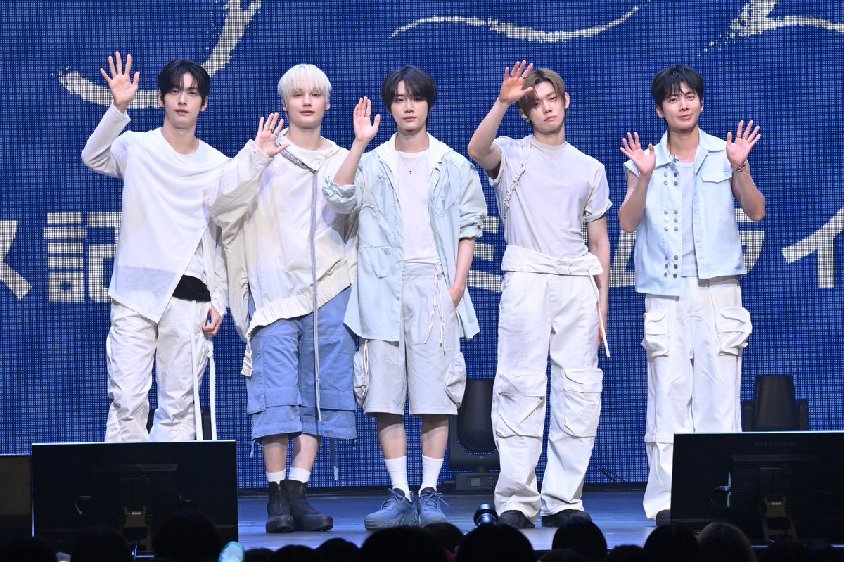 encountofficial's tweet photo. 〖　EVENT REPORT　〗

TOMORROW X TOGETHER、約2年ぶり日本シングル発売
6000人以上のファンを“胸キュンフレーズ”でメロメロに

🖇https://t.co/BaHznPEYqc
（個人ショットあり）

#TOMORROW_X_TOGETHER #투모로우바이투게더 ＠TXT_bighit_jp https://t.co/RLEVMVBKfI